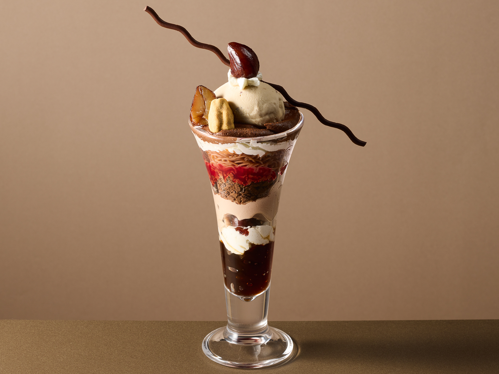 「マロンとショコラのパフェ」（1265円）