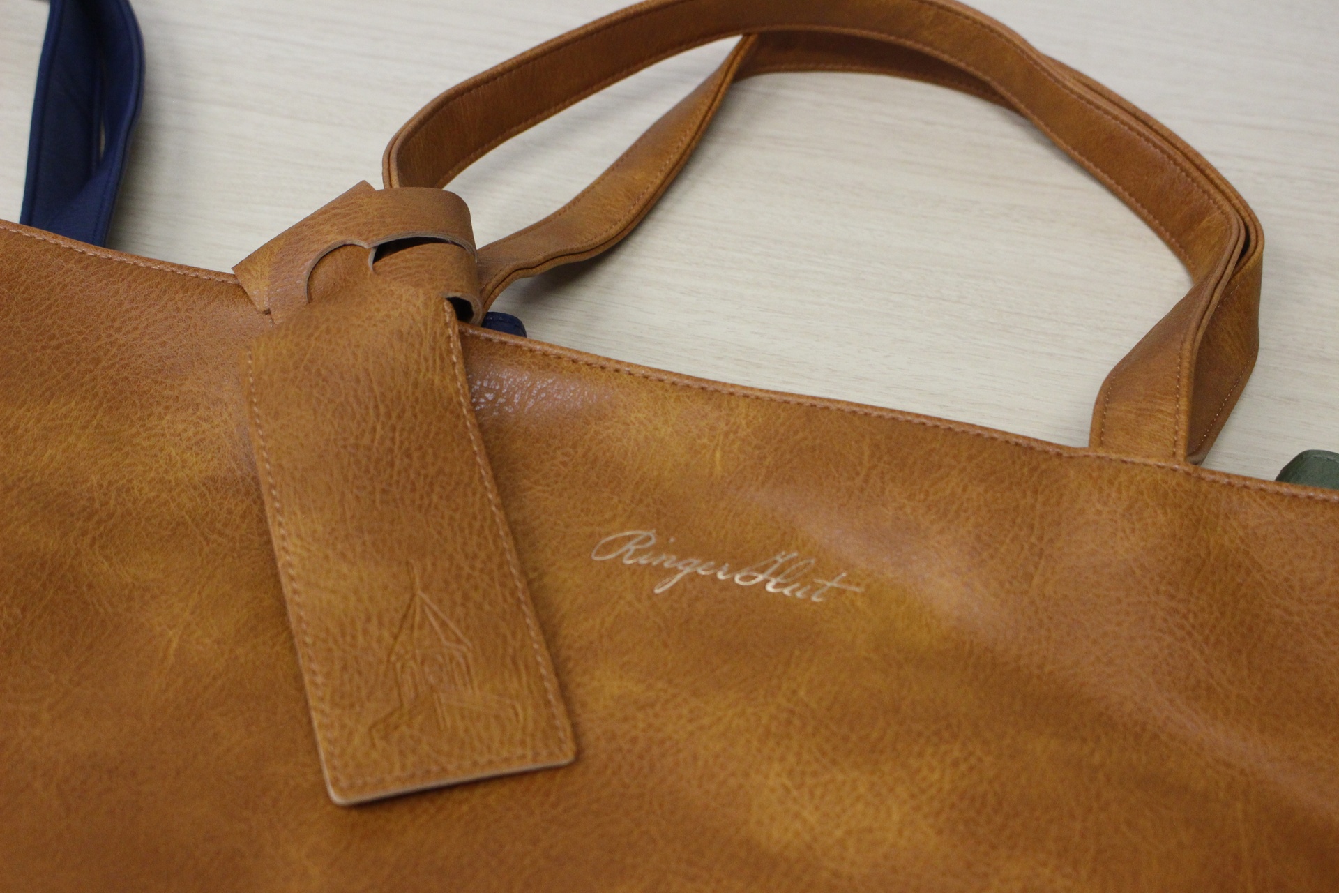 さりげなくリンガーハットのロゴが入る