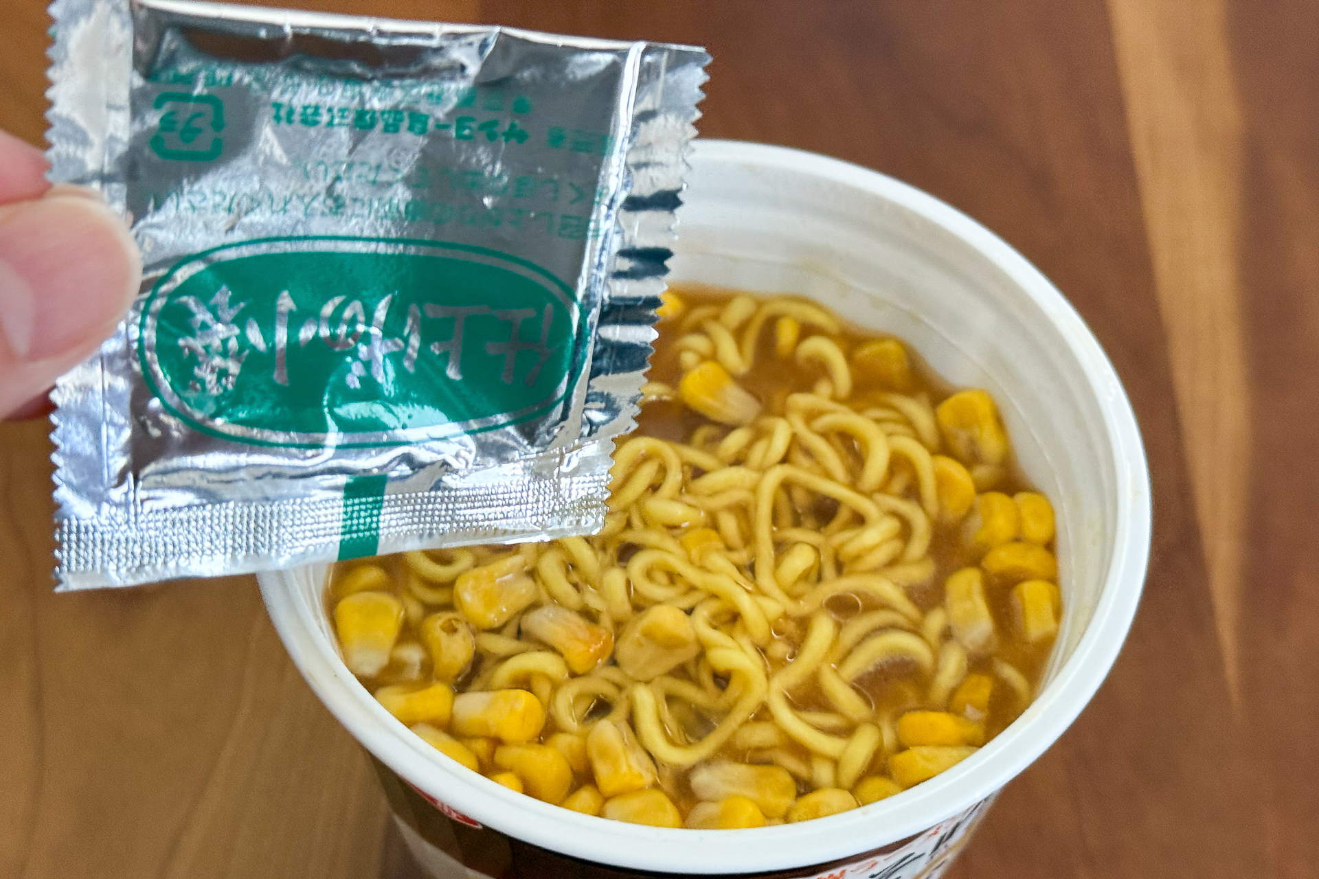 「仕上げの小袋」はバター風味がきいた透明な調味油