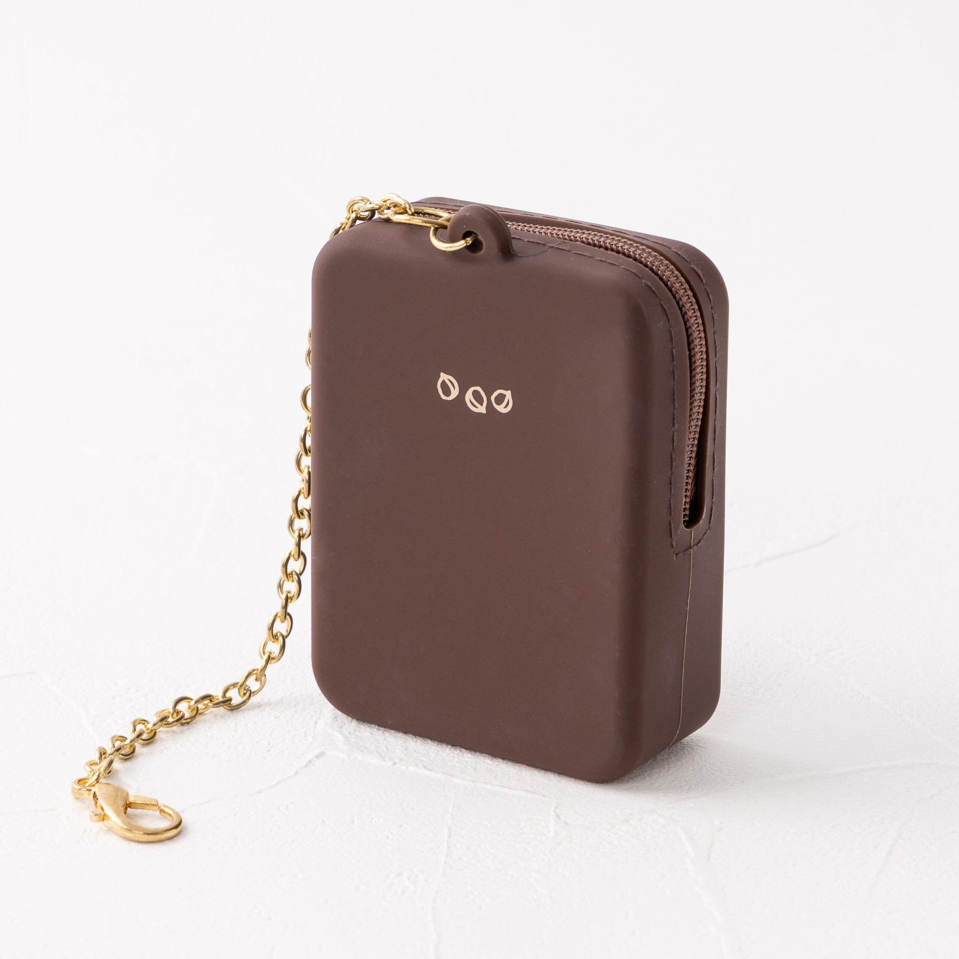 「シリコンポーチ」約66×32×87mm（幅×奥行き×高さ）