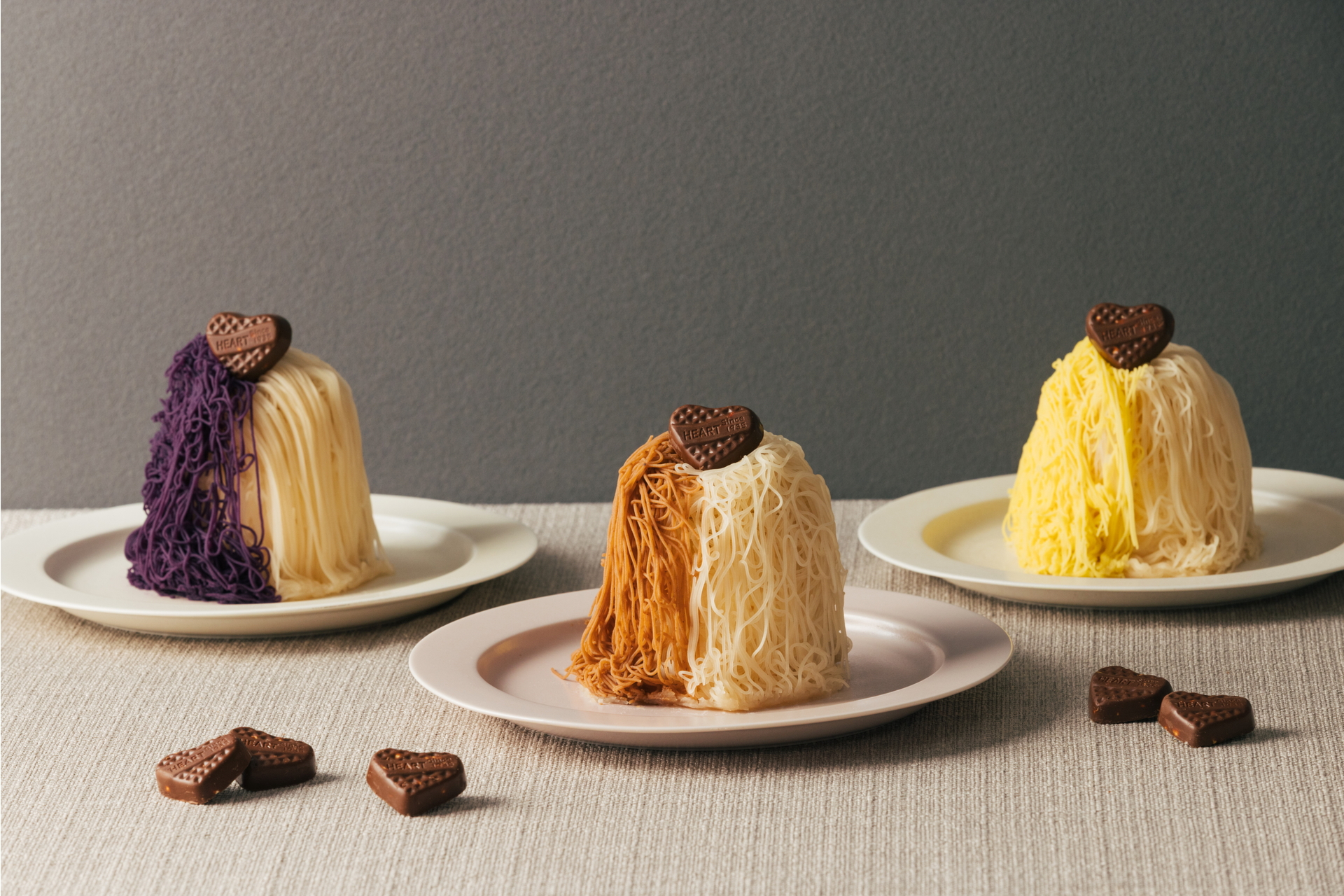 コラボ限定スイーツ「2色の盛れるモンブラン」（1200円）