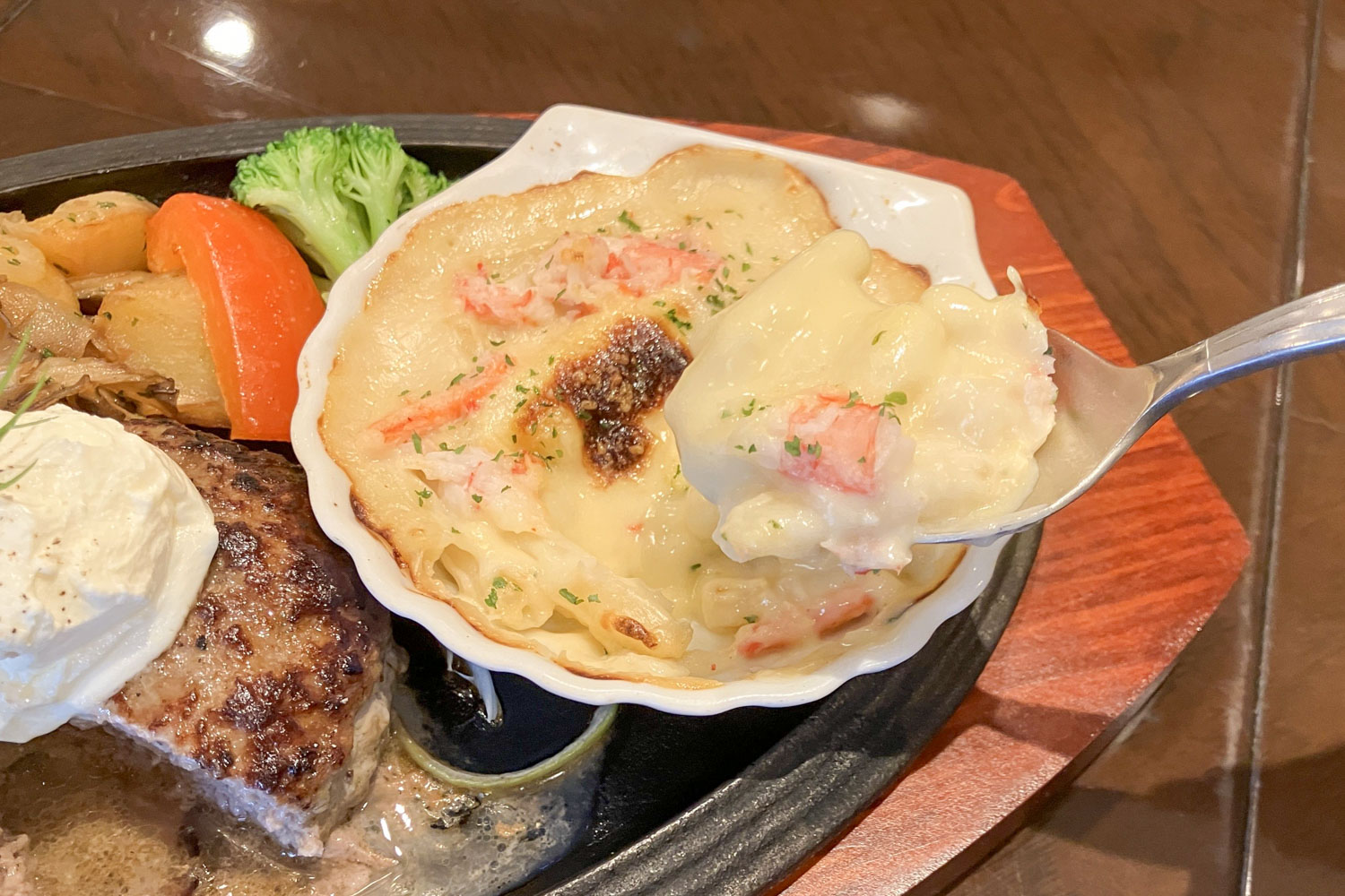 国産紅ずわい蟹のグラタンはクリーミーで蟹の味わいもしっかり