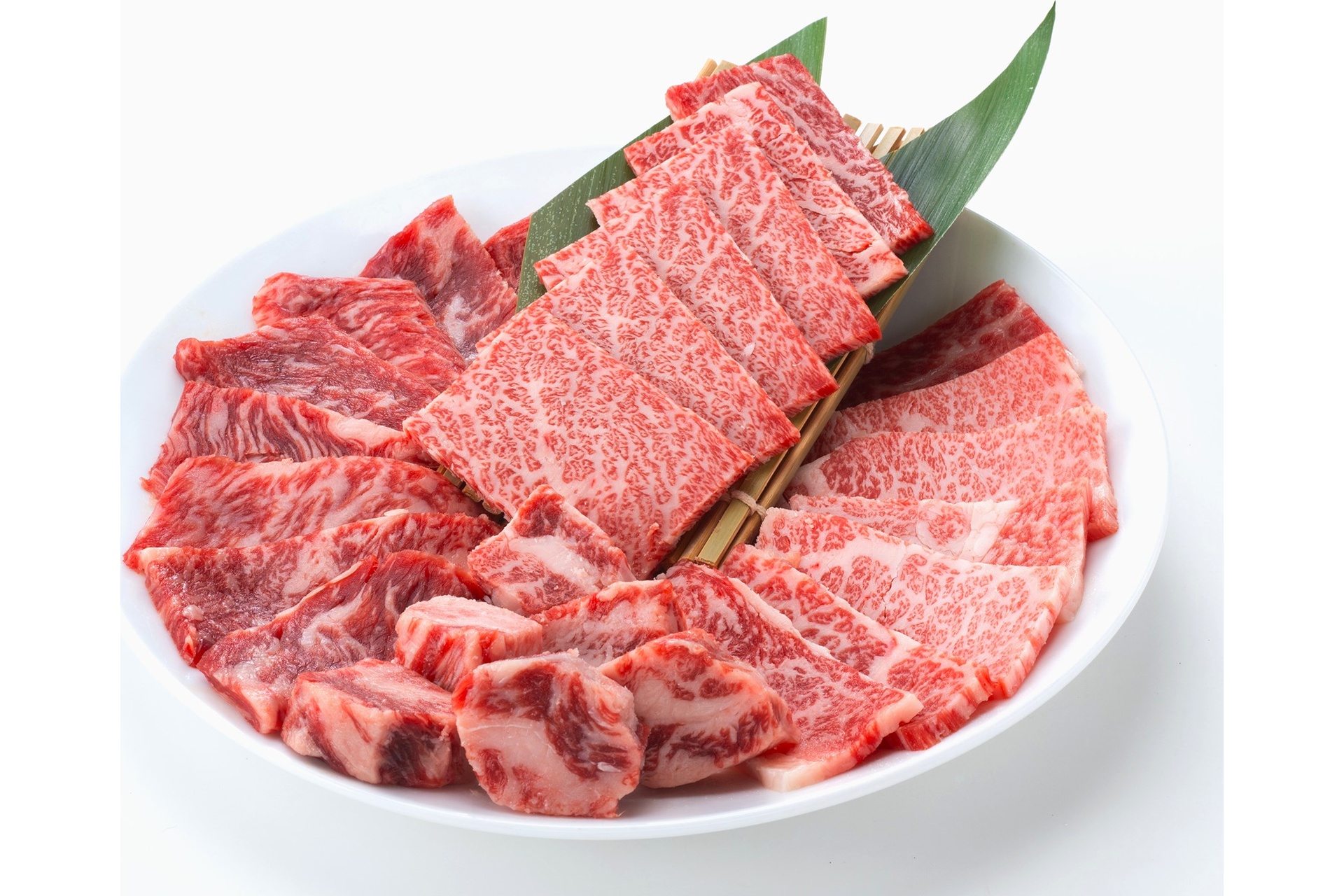 黒毛和牛4種を大皿に盛り合わせ、単品注文よりお得