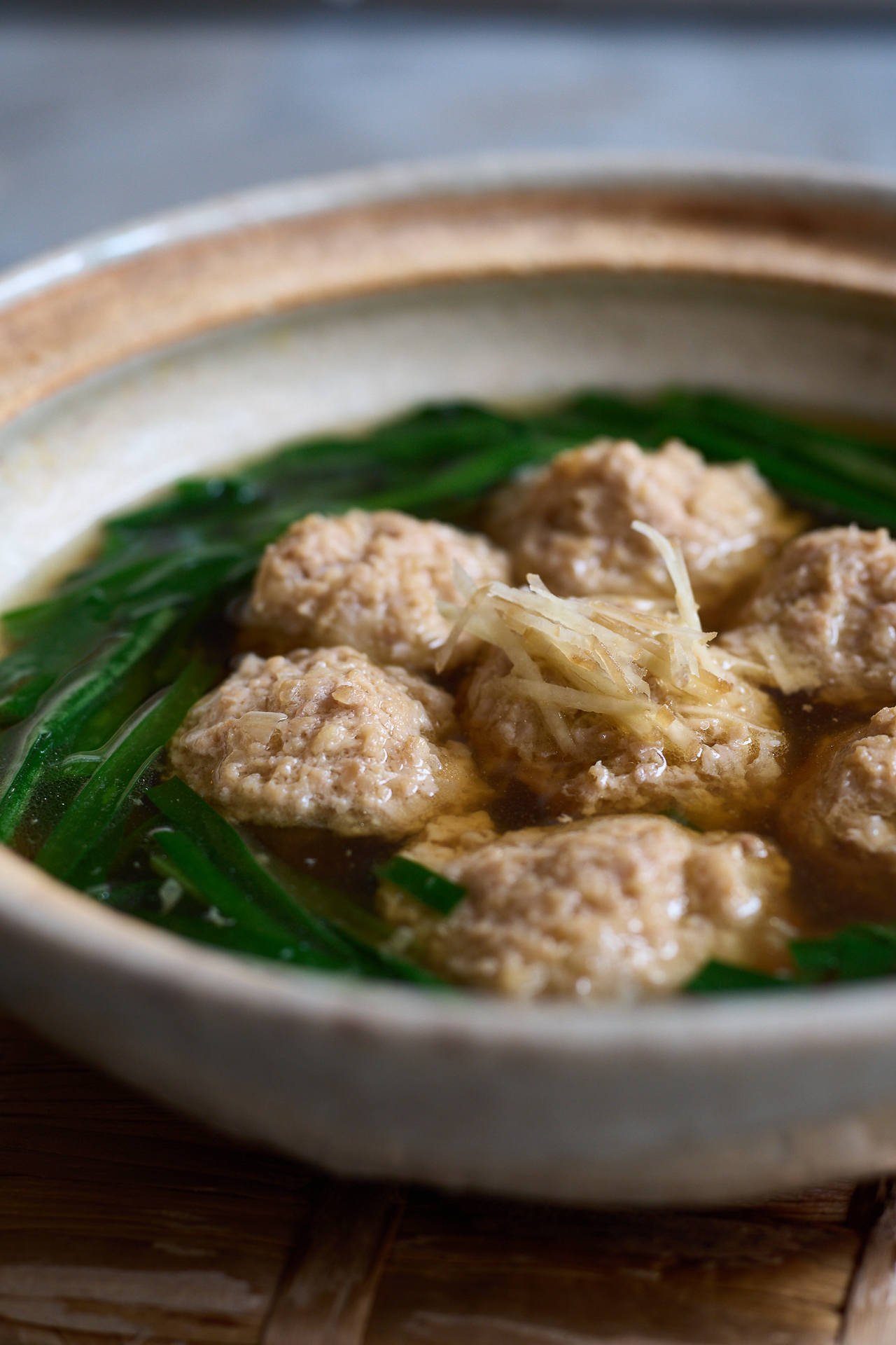 にらたっぷりしょうが鶏団子鍋