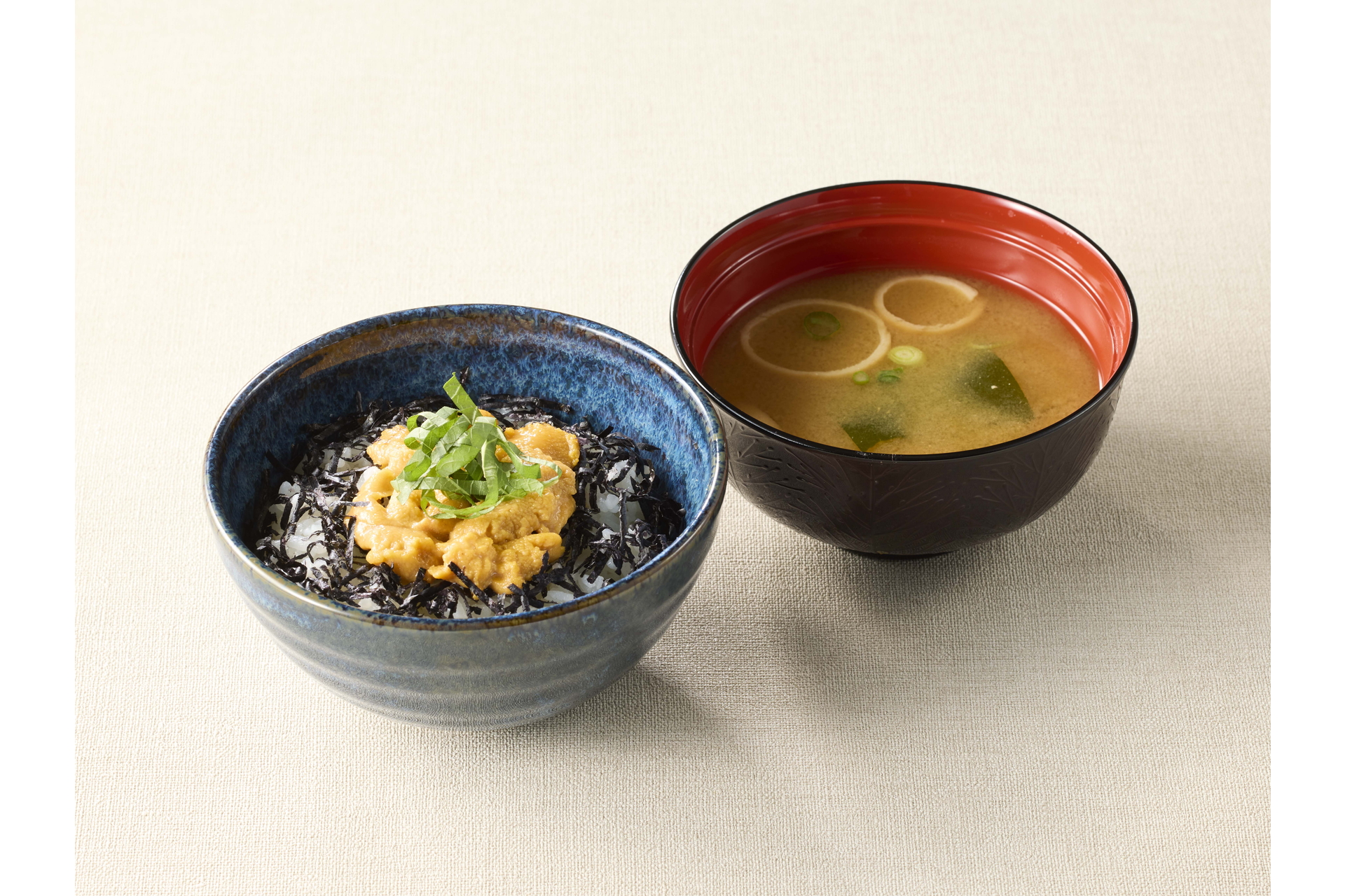「ウニ小丼～みそ汁付き～」（869円）