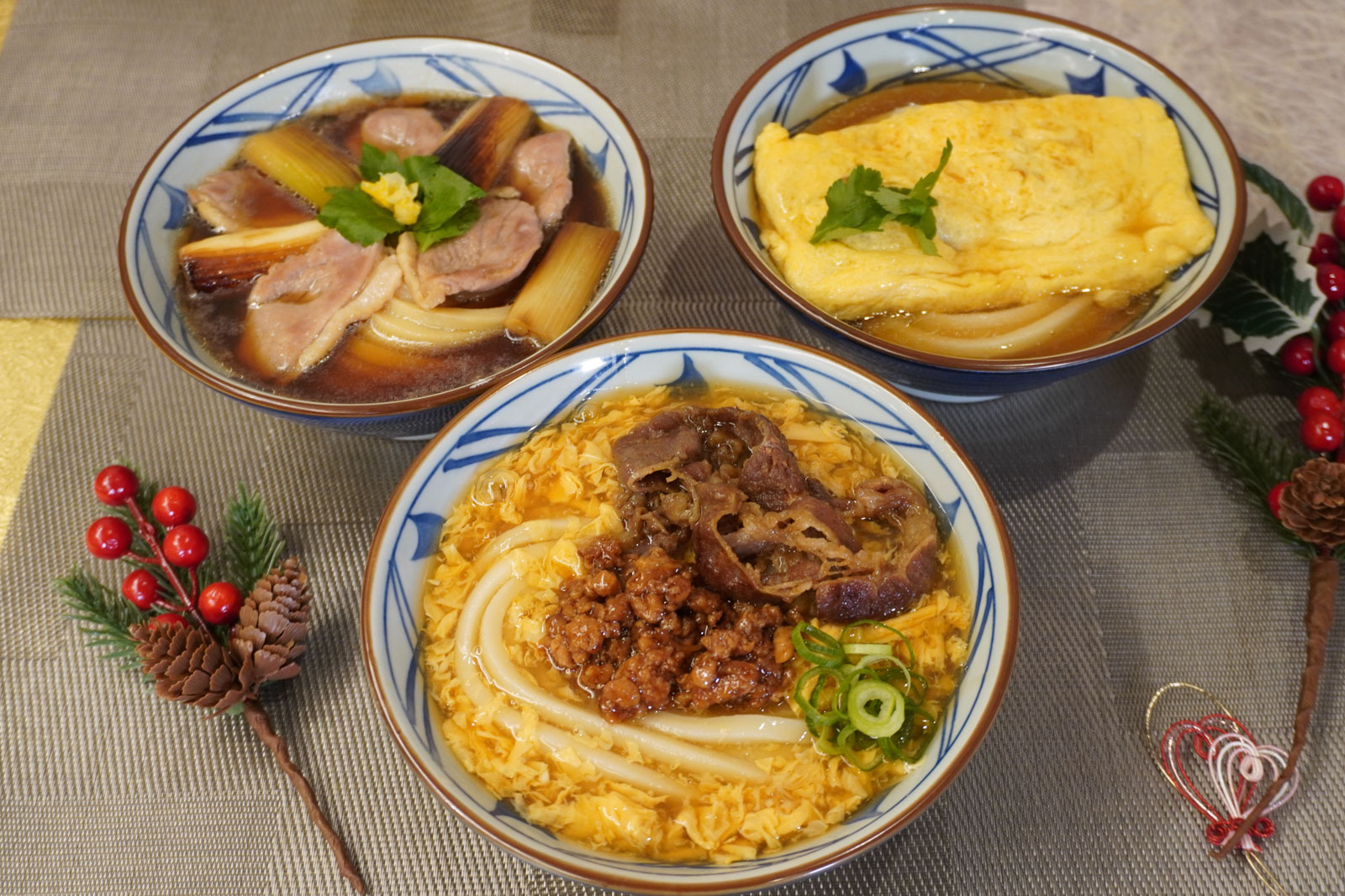 丸亀製麺の「肉がさね玉子あんかけうどん」「だし玉肉づつみうどん」「鴨ねぎうどん」