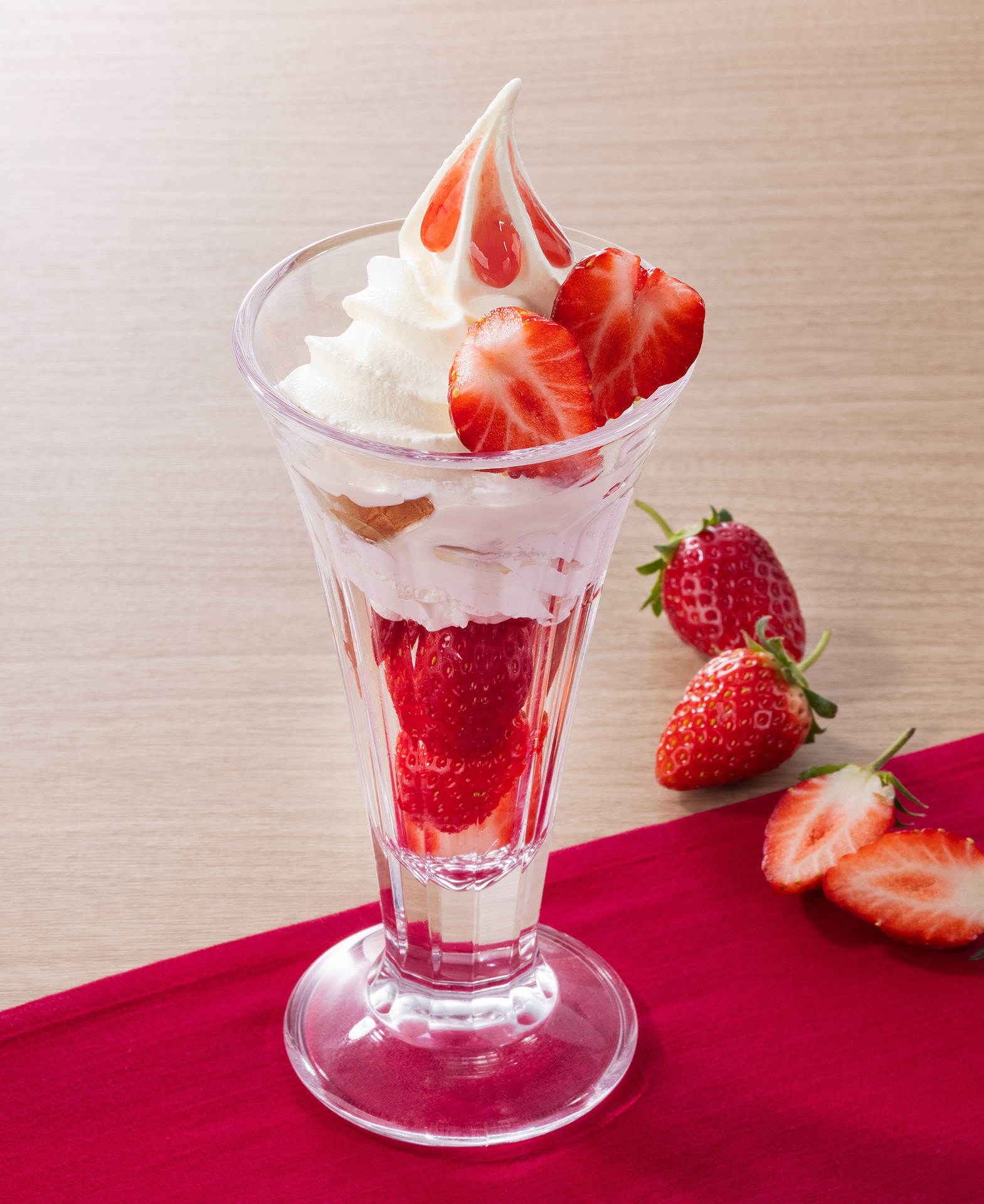 「苺ごろっとパフェ」（1320円）