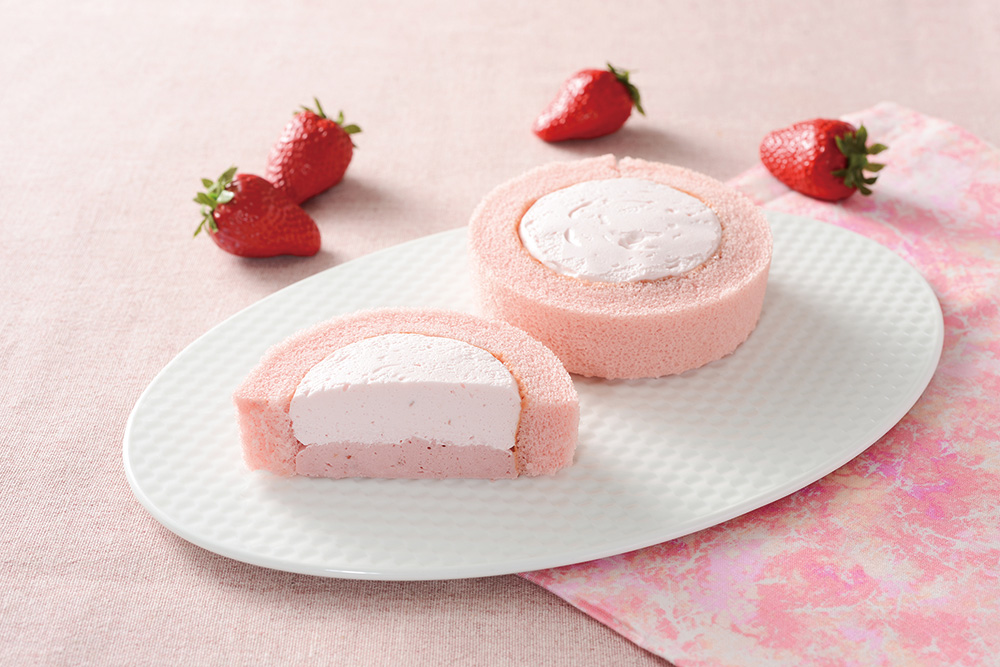 「Uchi Café プレミアムロールケーキ とろける2層のストロベリー」（248円）