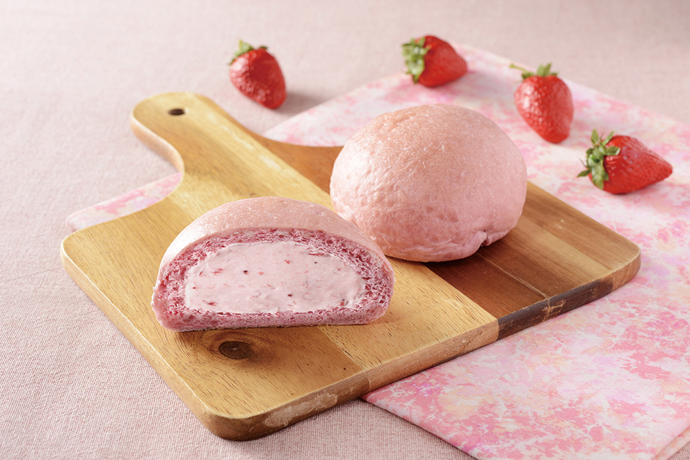 「Uchi Café クリームたっぷり！ふわもち冷やしクリームパン いちごホイップ」（192円）