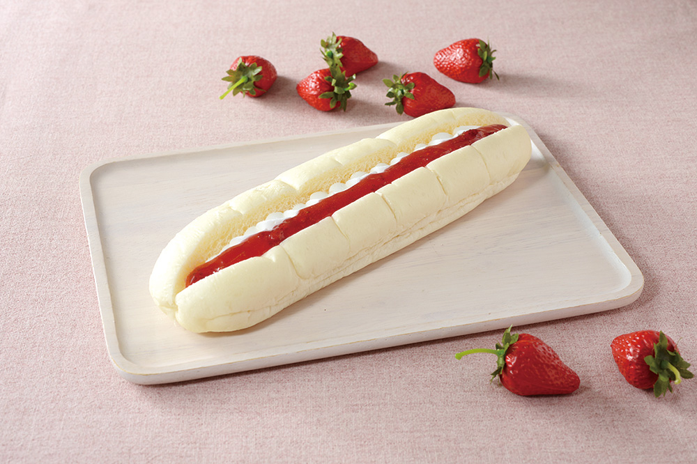 「ふんわりいちごロール 苺果肉入り」（171円）