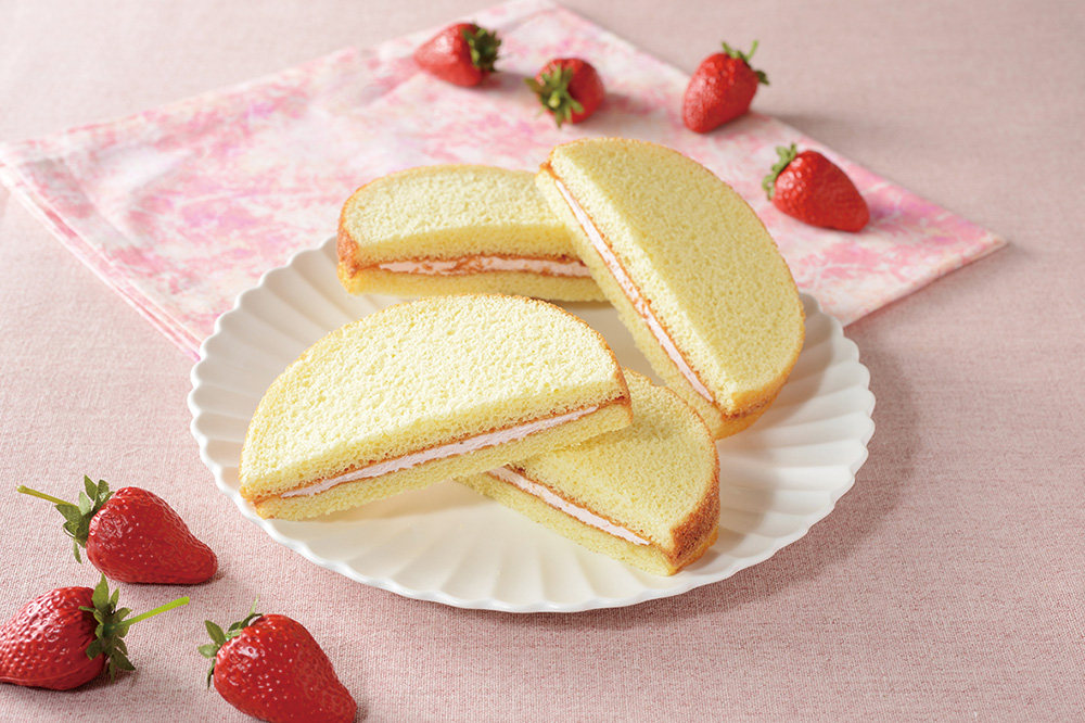 「いちごクリームケーキ 4個入」（235円）