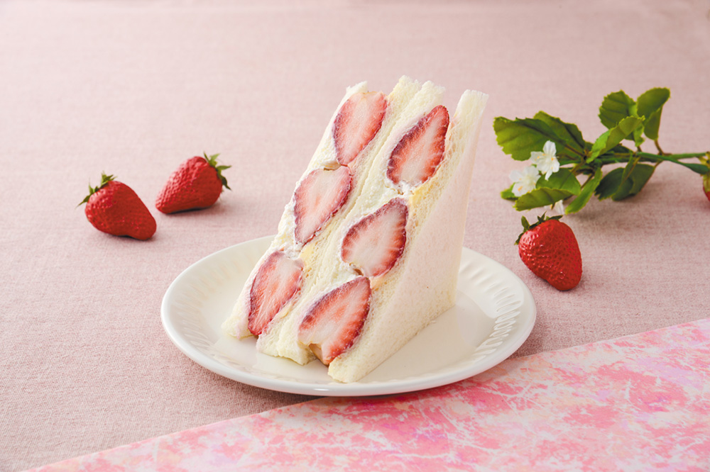 「苺＆ホイップサンド」（473円）