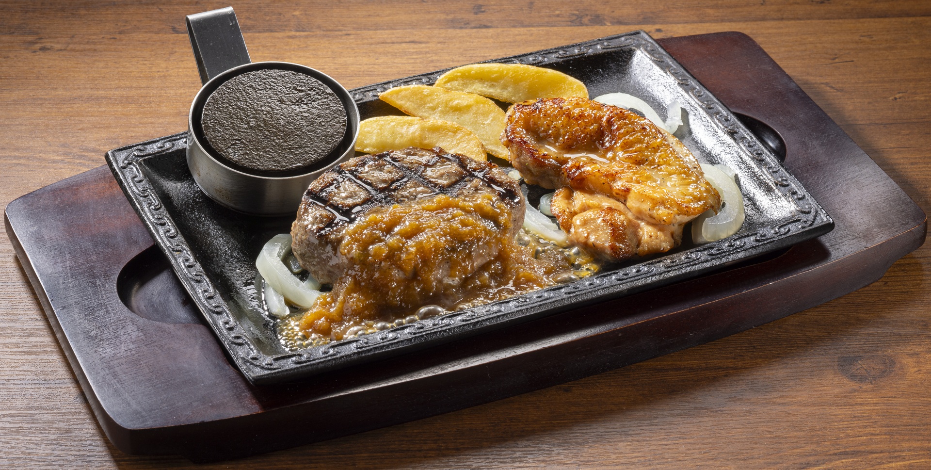 超粗びきステーキバーグ＆炭焼き風チキングリル