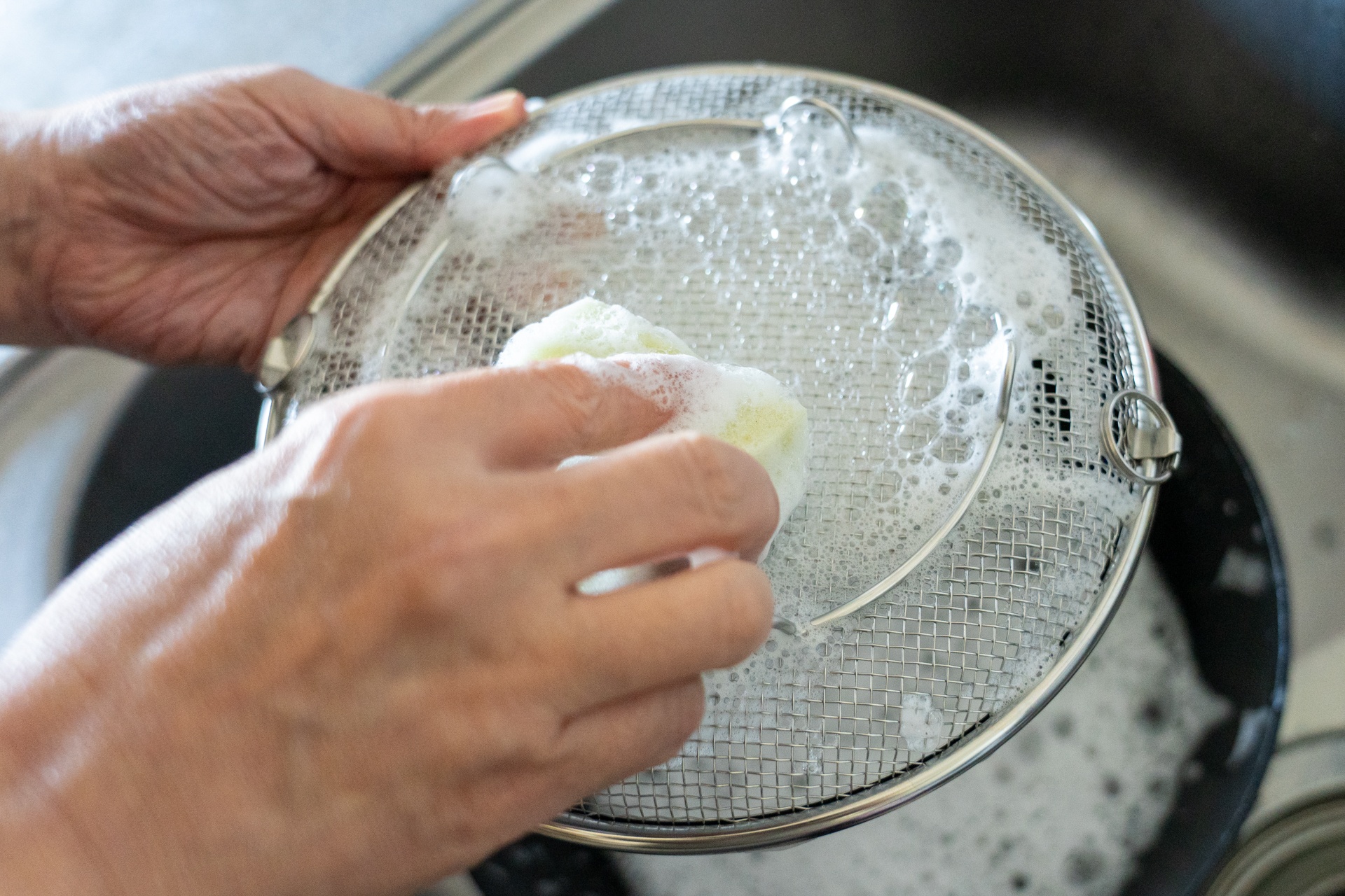 洗いやすいので、お肉を蒸した時のギトギト感や匂い移りも気になりません