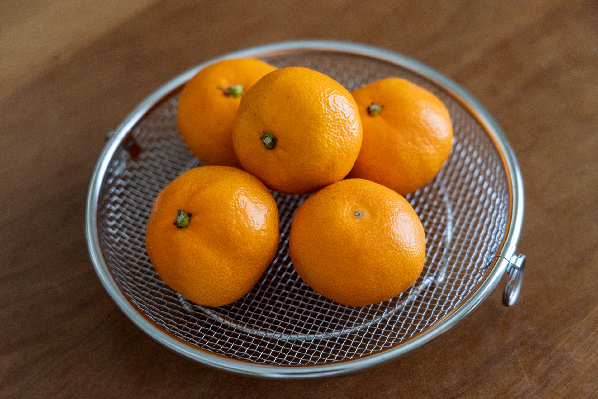 野菜の湯切り、揚げ物の油切り・油抜き、麺の湯切りなど、蒸し料理以外でもいろいろ使えます