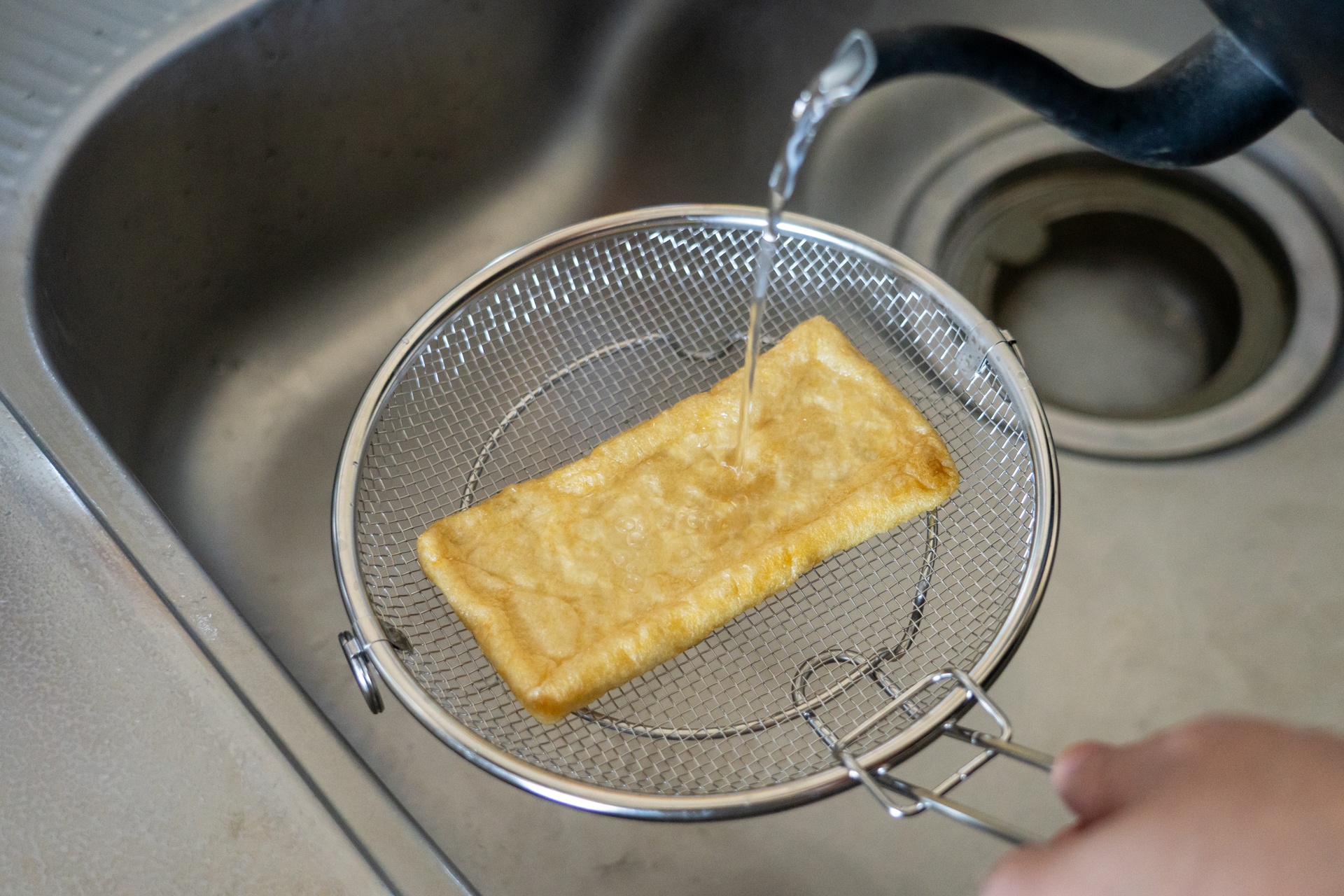 野菜の湯切り、揚げ物の油切り・油抜き、麺の湯切りなど、蒸し料理以外でもいろいろ使えます