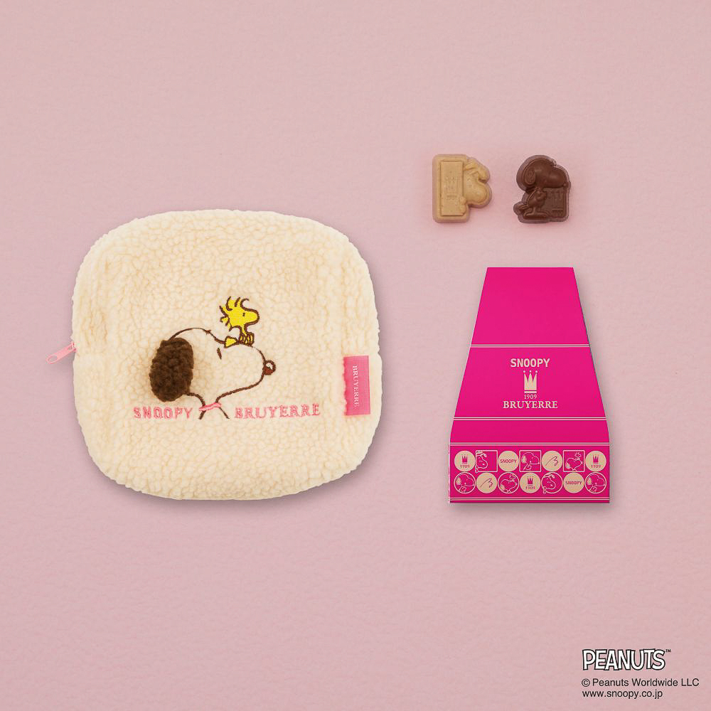 「スヌーピー meets ブリュイエール もこもこスクエアポーチ」（1870円）