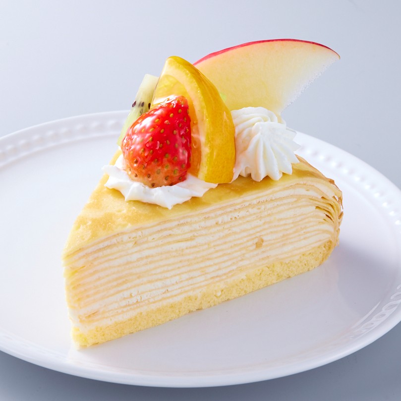 「成人の日 幸せ重ねのフルーツミルクレープ」（440円）