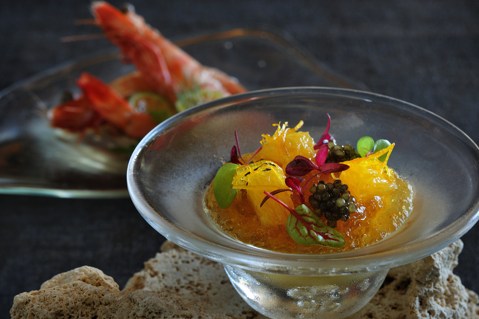 「KUNUSHINA香る車エビと島ニンジンのムース」。車エビ、島ニンジン、タンカンは沖縄の冬を代表する食材