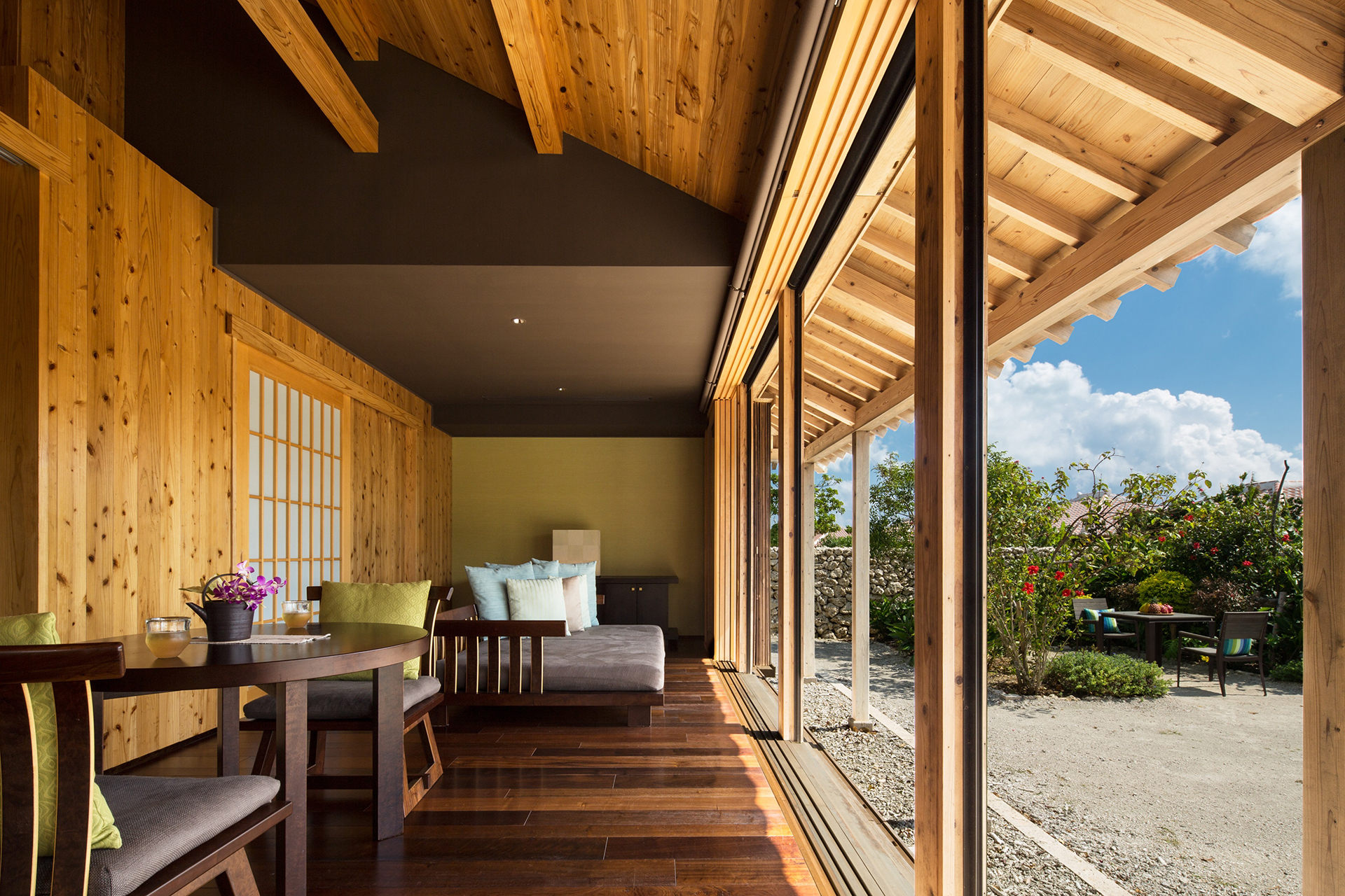 客室「ガジョーニ」の内観