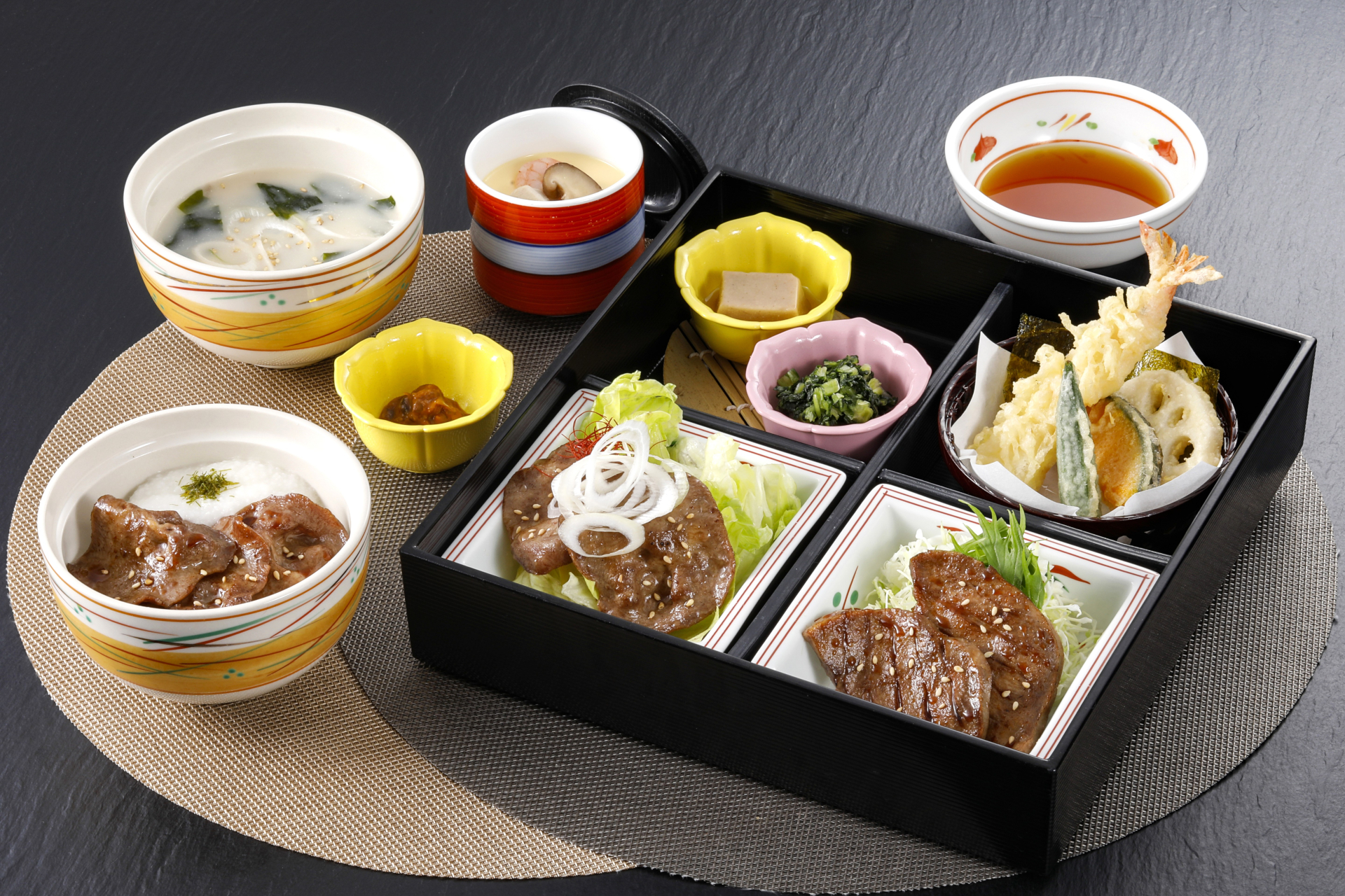 「牛タン御膳」（2748円）