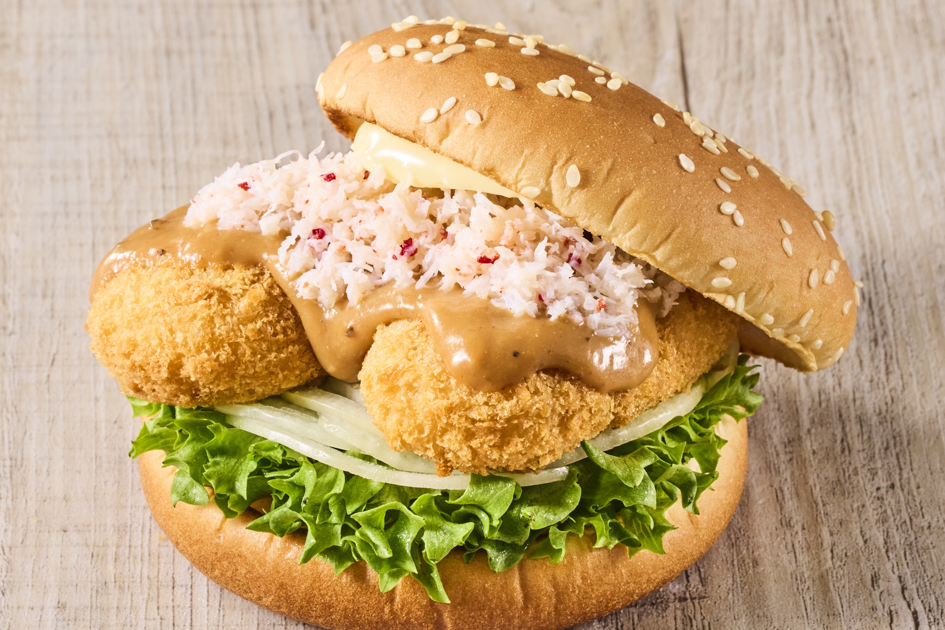 オオズワイガニのクリームコロッケバーガー～ブラウンバターソース～