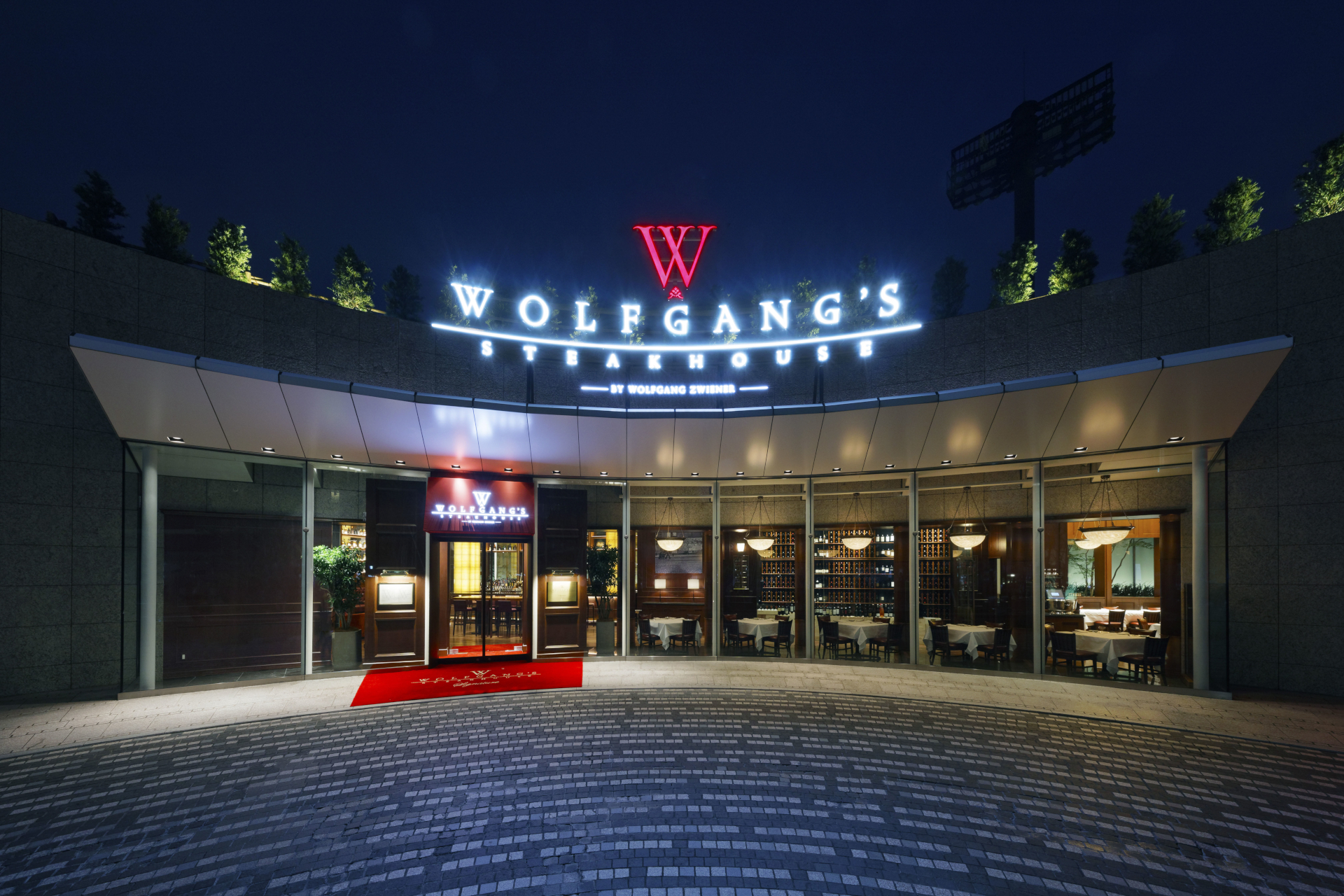 ウイスキーラウンジを併設するシグニチャー青山店