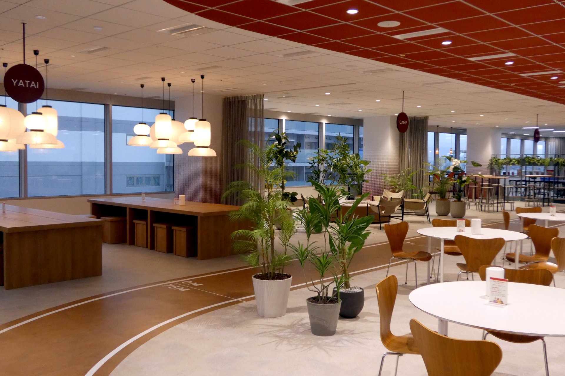 BAR/CAMP/YATAIと名付けられた打ち合わせスポット