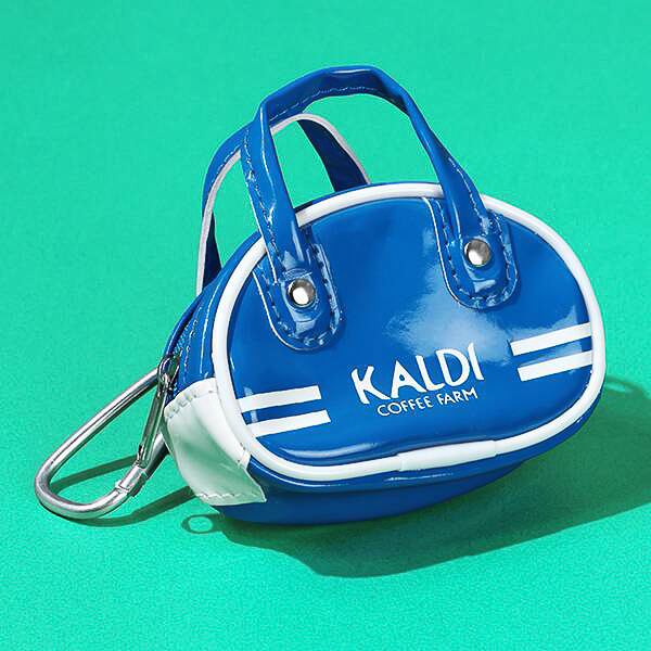 カルディ、レトロかわいい“スポーツバッグ”みたいなミニバッグを発売