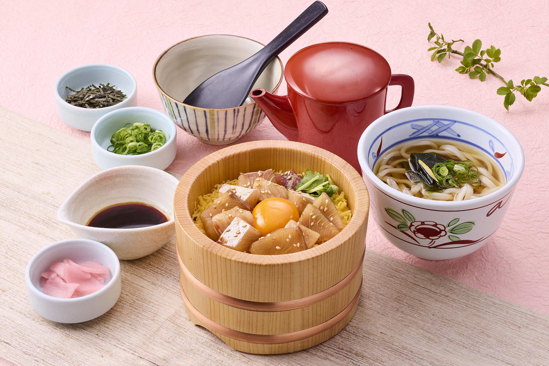 「鰤平ユッケ丼膳」（2088円）