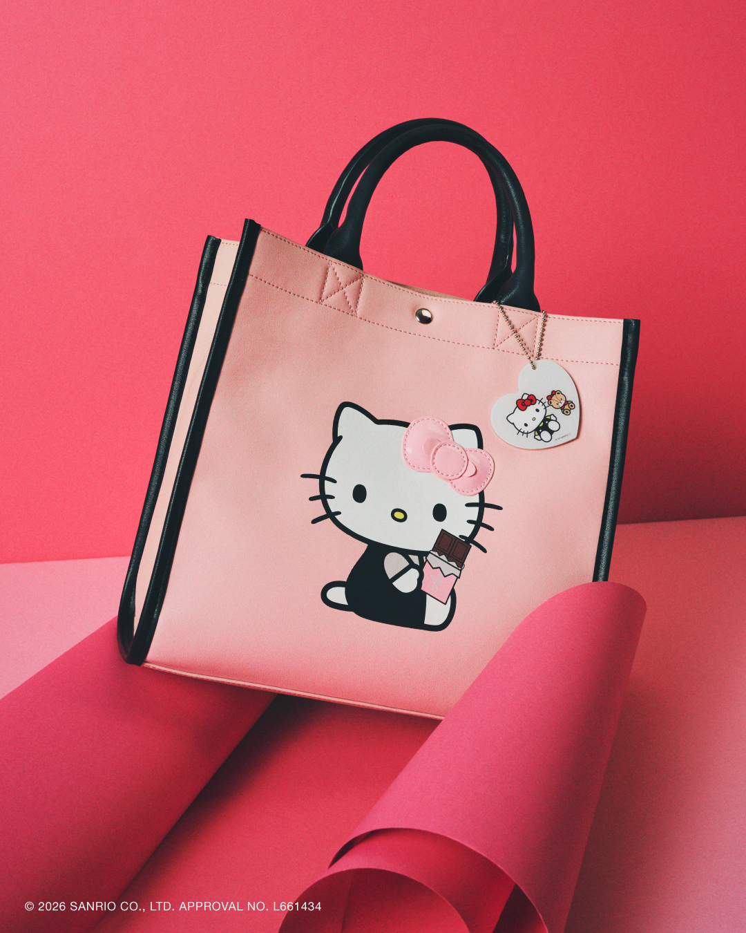 「アクリルチャーム付きトートバッグ」（5489円）