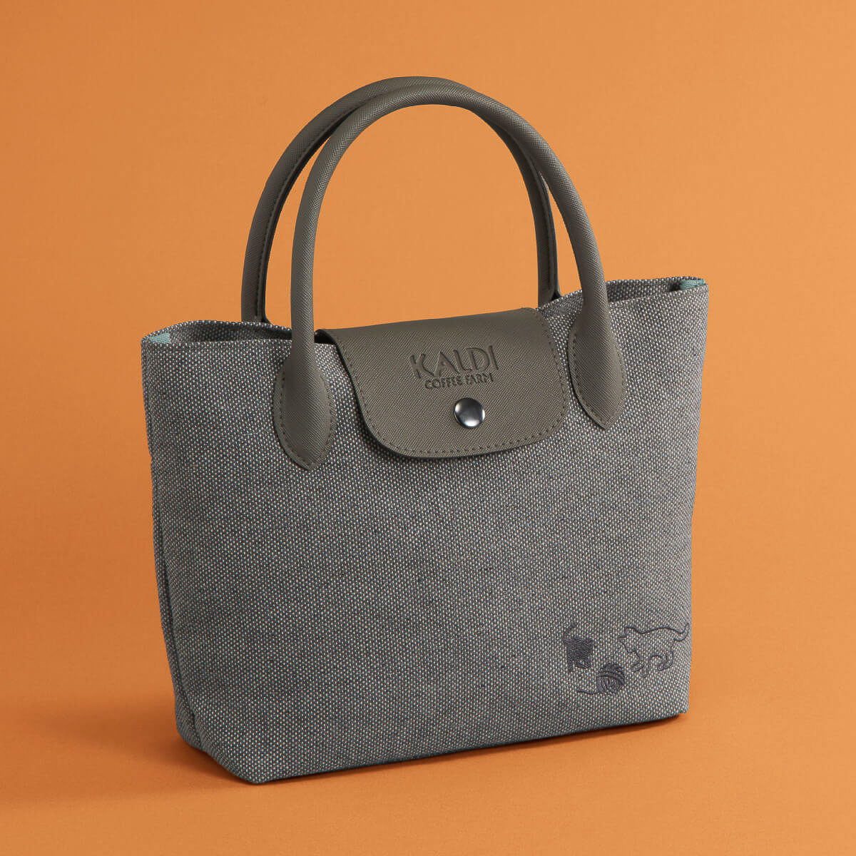 「ネコの日バッグ」（1980円）の内容