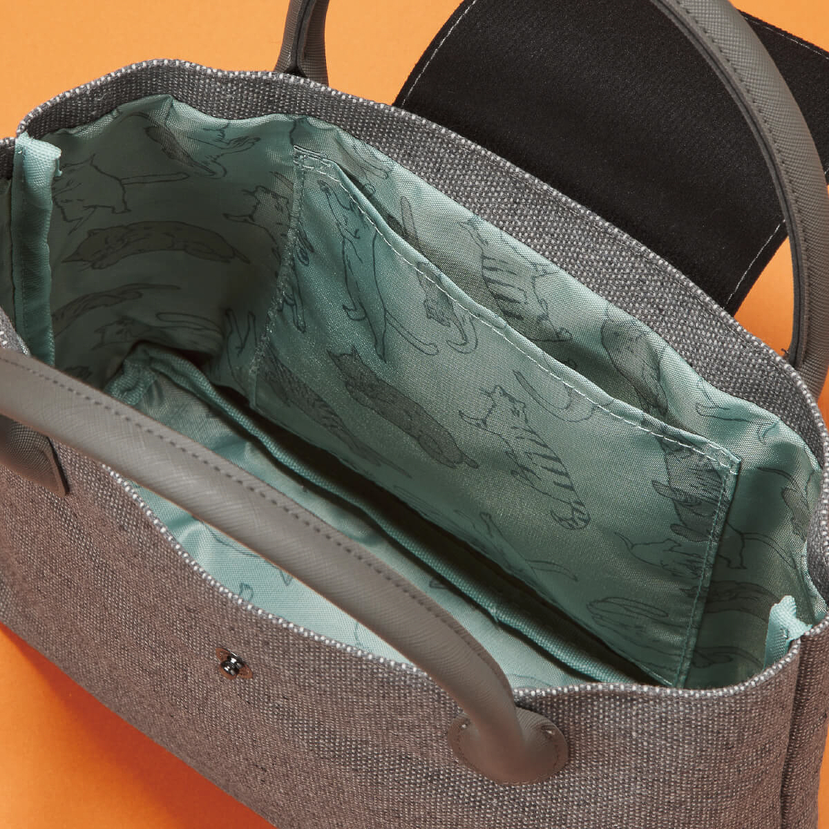 「ネコの日バッグ」（1980円）の内容