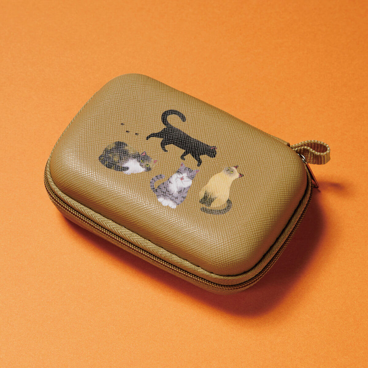 「ネコの日バッグ」（1980円）の内容