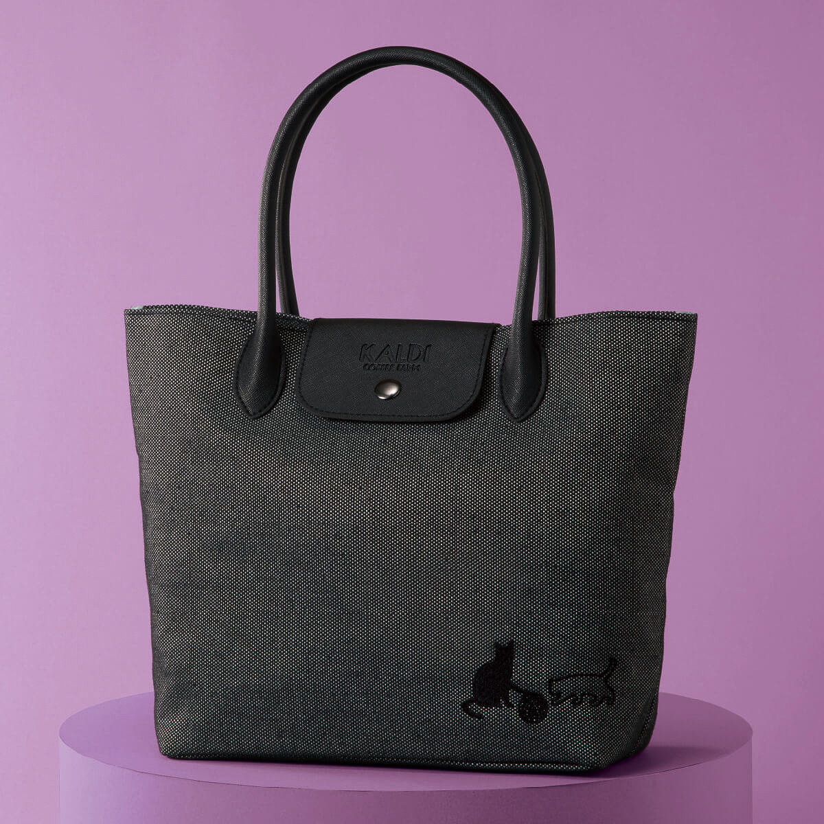 「ネコの日バッグ プレミアム」（2990円）の内容