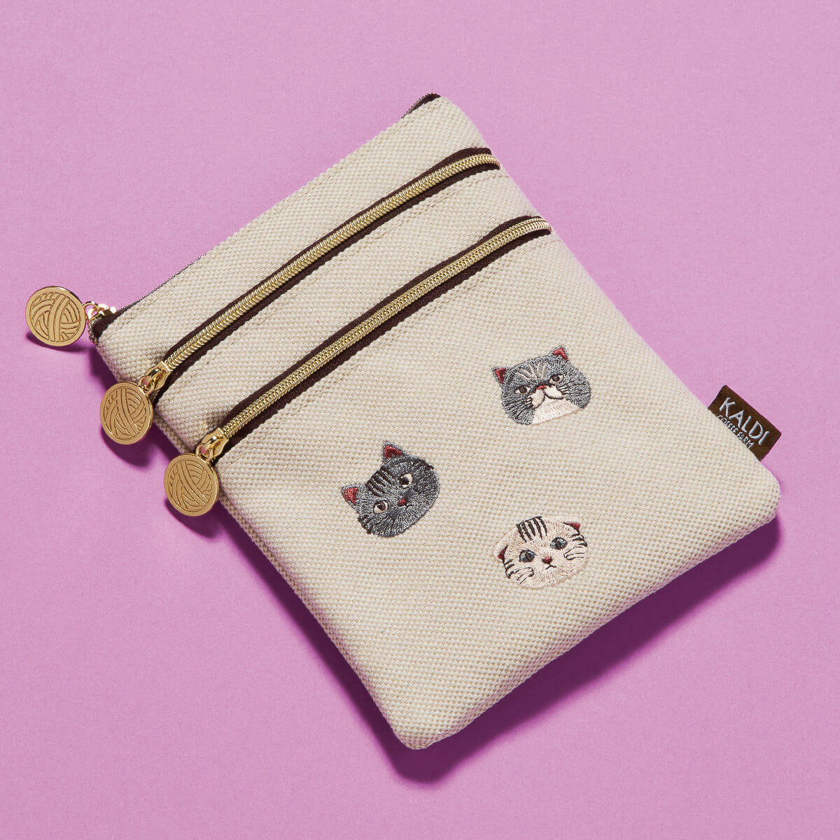 「ネコの日バッグ プレミアム」（2990円）の内容