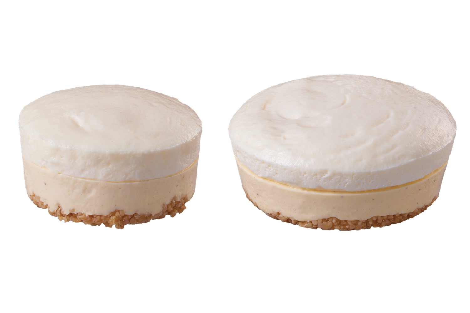 左が従来品、右が「盛りすぎ！ふわ濃チーズケーキ」（319円）