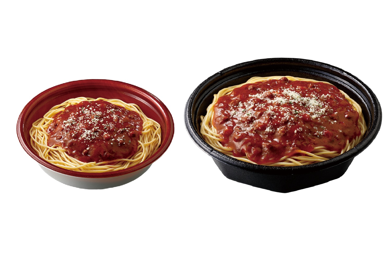 左が従来品、右が「盛りすぎ！ミートソース」（697円）