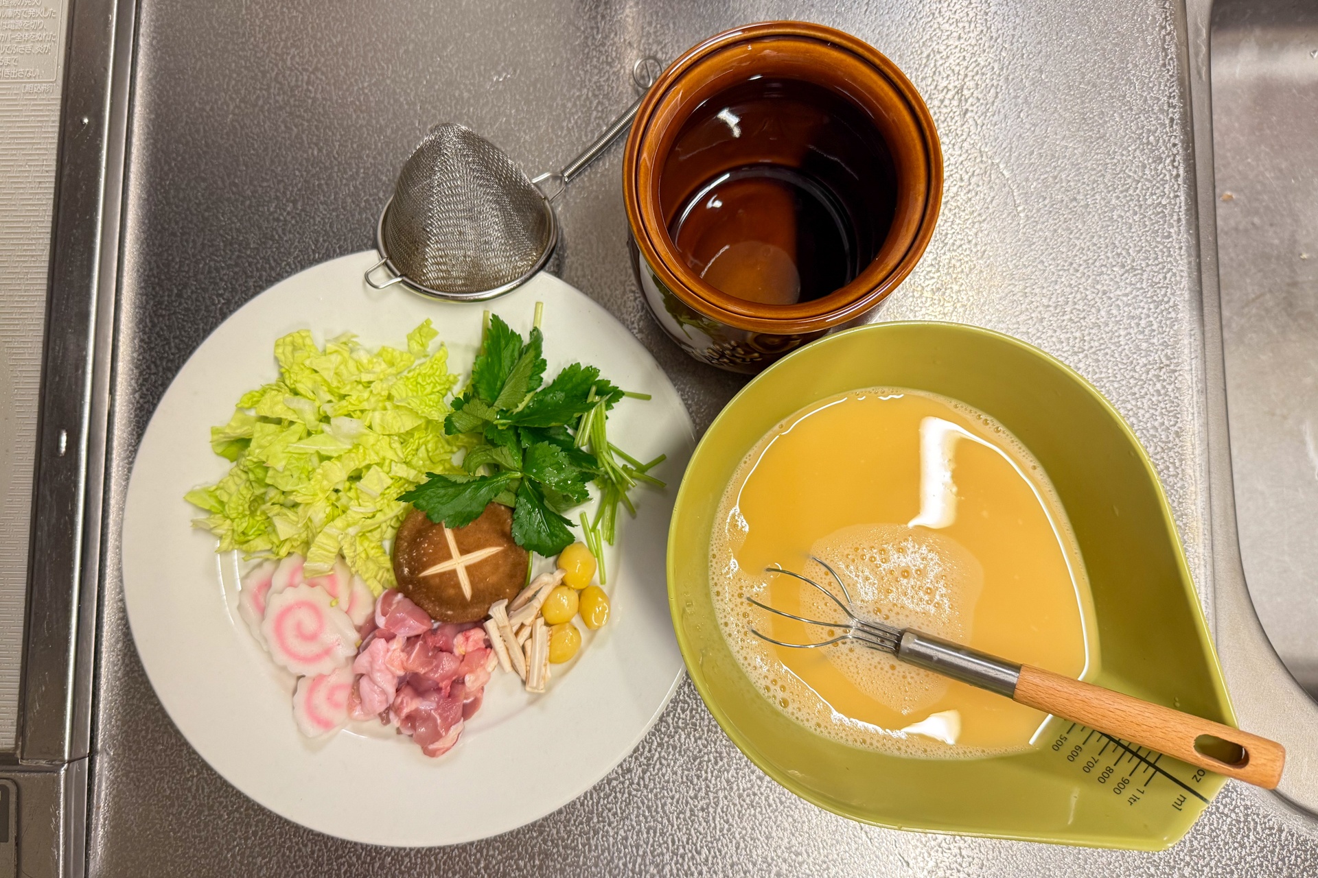 卵2個、出汁汁300ccと定番具材