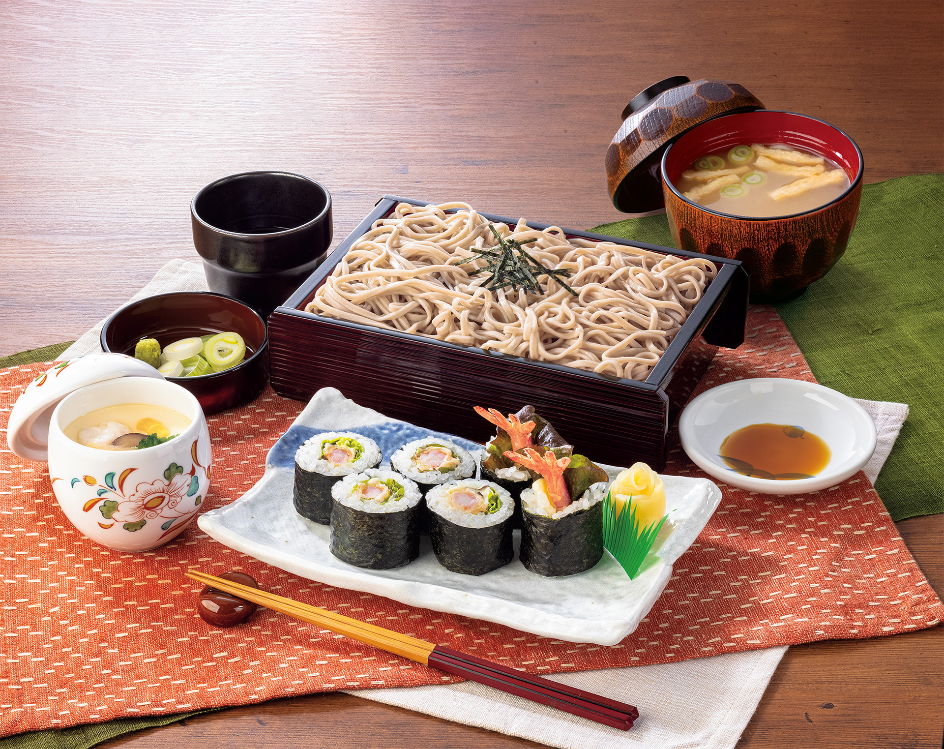 「えびマヨ巻北海道そば」（1529円）