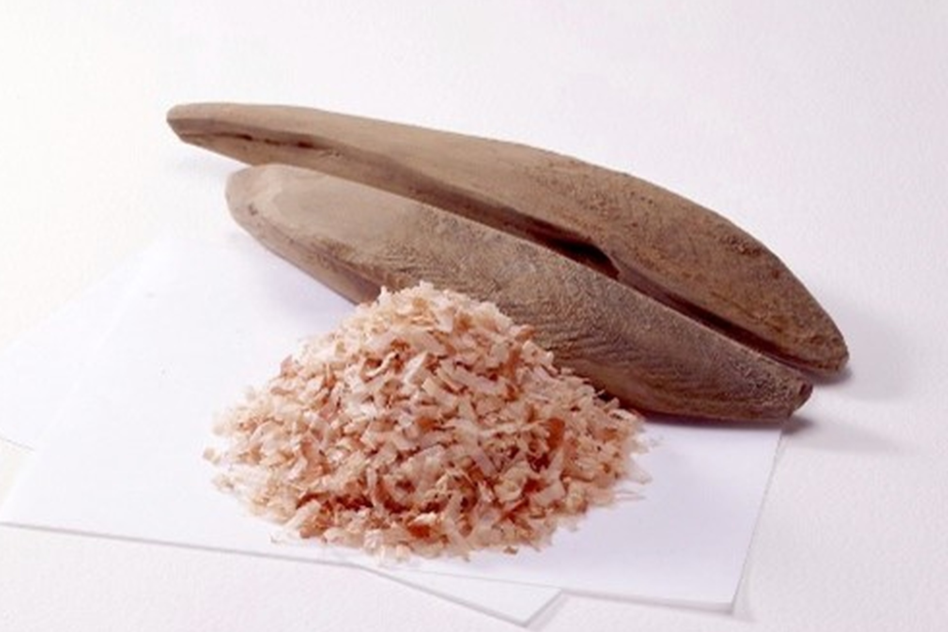 カビ付けと天日干しの工程を4回以上繰り返した本枯鰹節粉末を使用