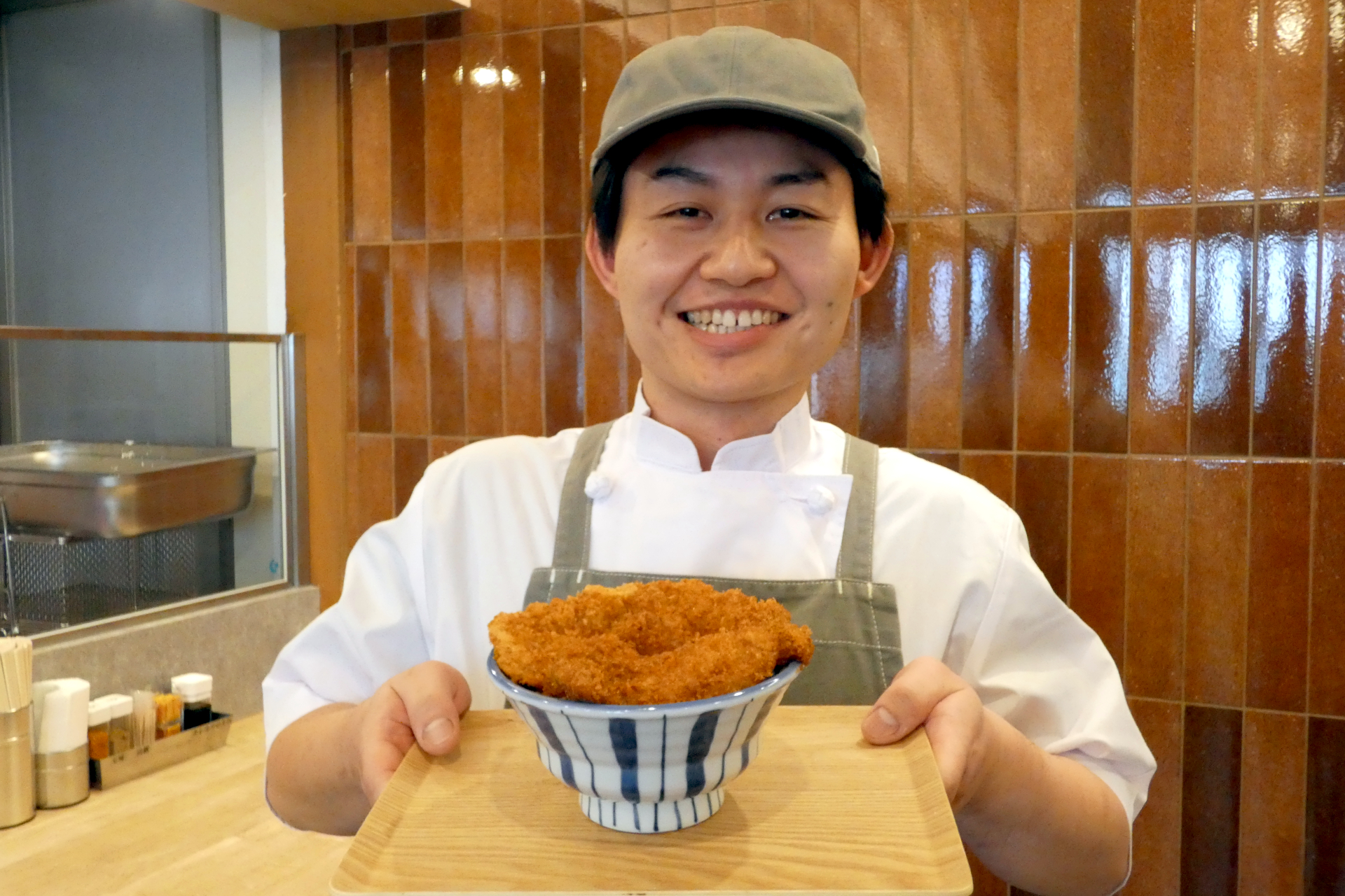「タレカツ食堂 たれとん」1号店店長の大村さん