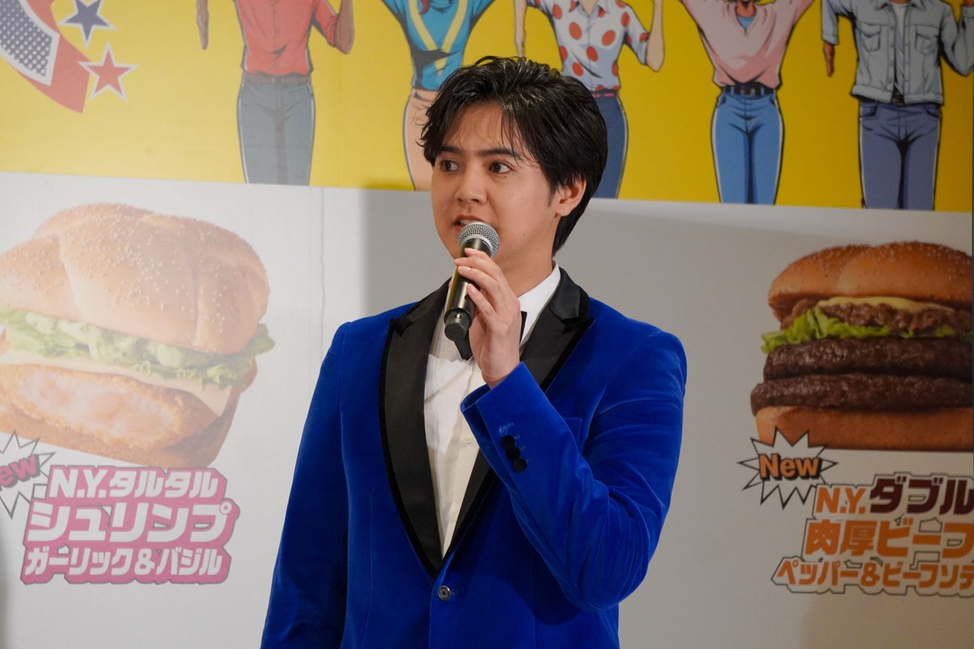 片寄さんは「N.Y. タルタルシュリンプ ガーリック＆バジル」を食べて「もうひと口食べたくなる味」と語った