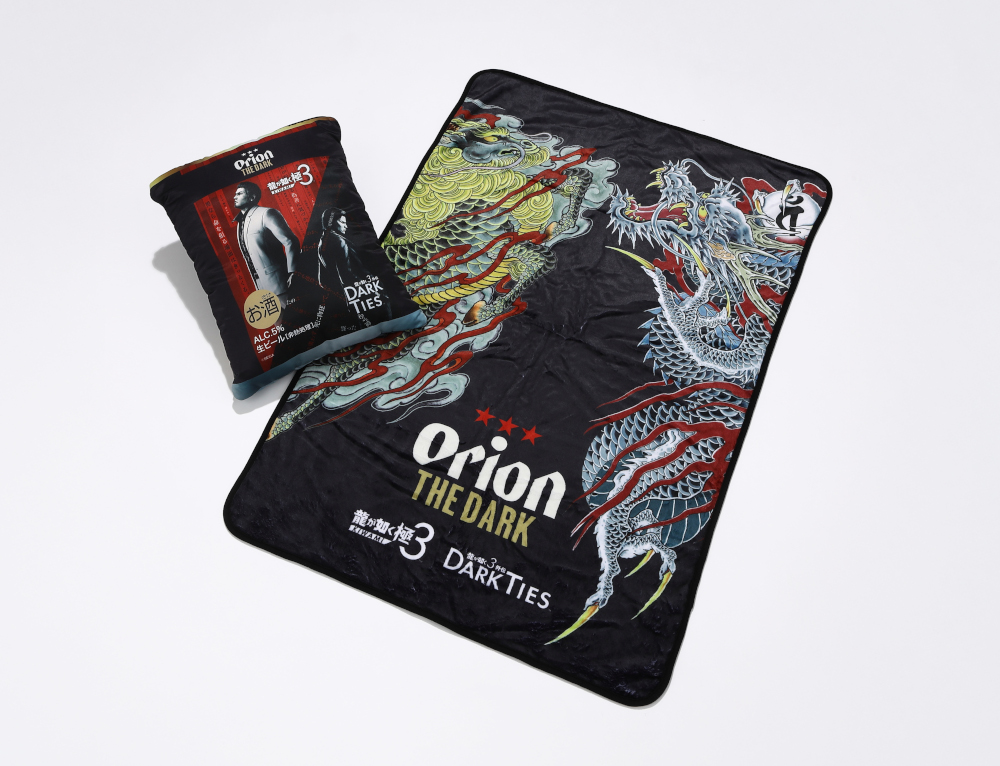 「コラボクッションブランケット」（5500円）