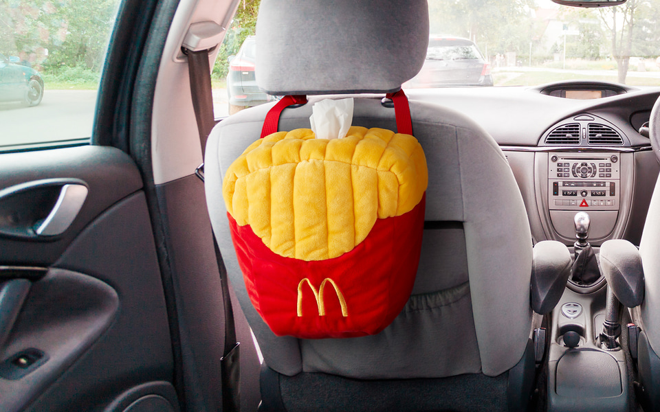 マクドナルド、車内で便利な“ビッグマック”型トレイが1万人に当たる 