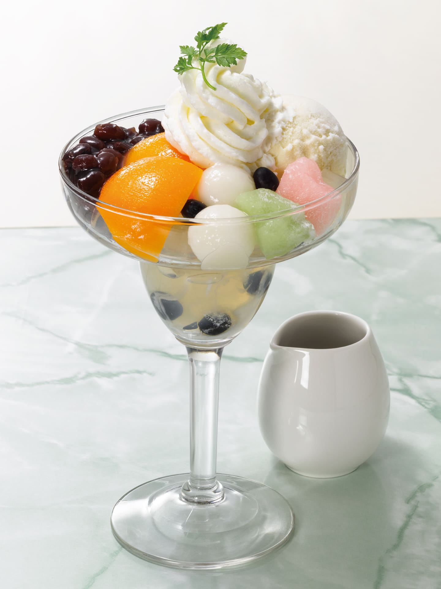 「ロイヤルの白玉クリームあんみつ」（968円）