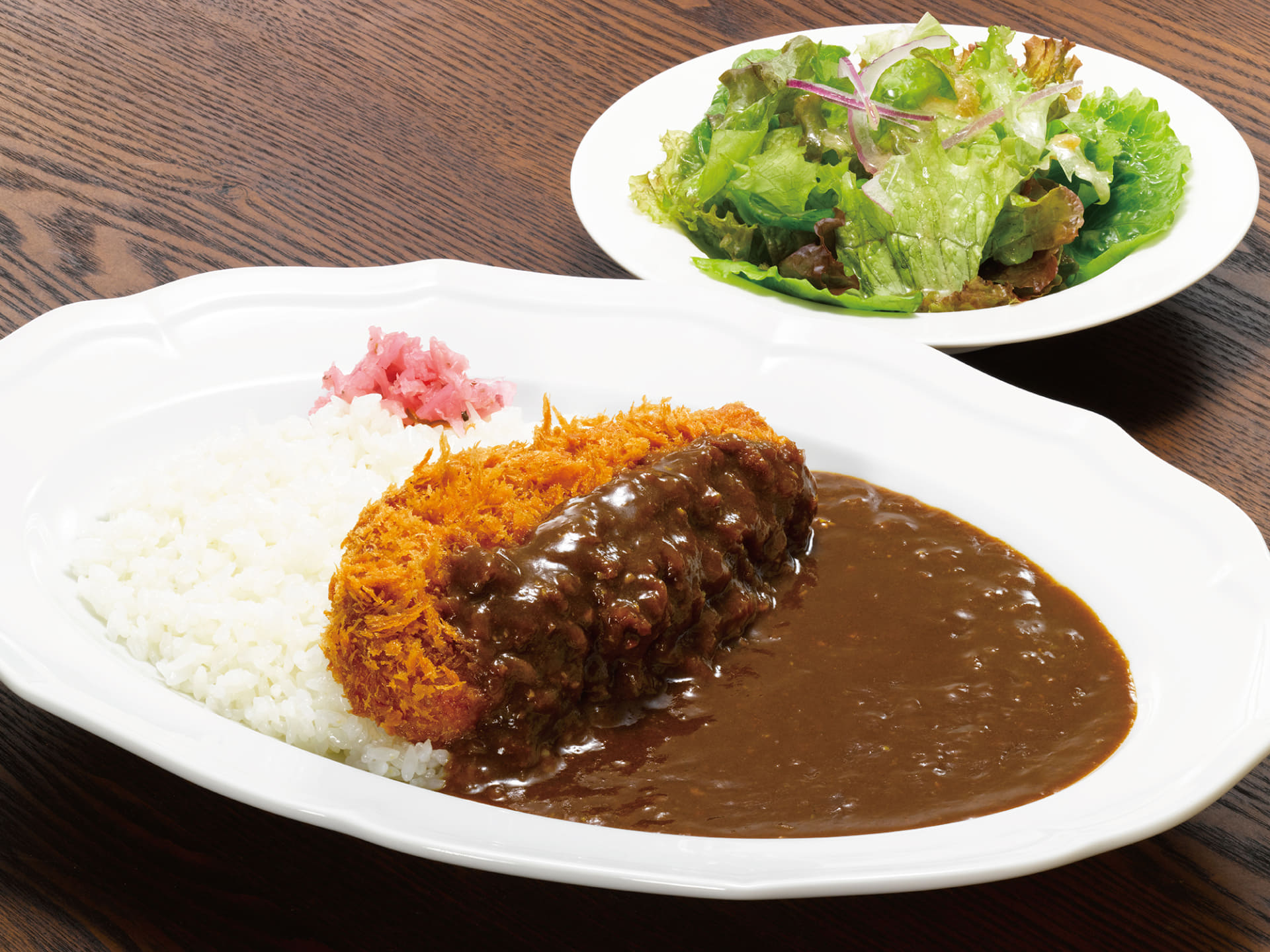 「ロイヤルのカツカレーランチ サラダ付」（1958円）