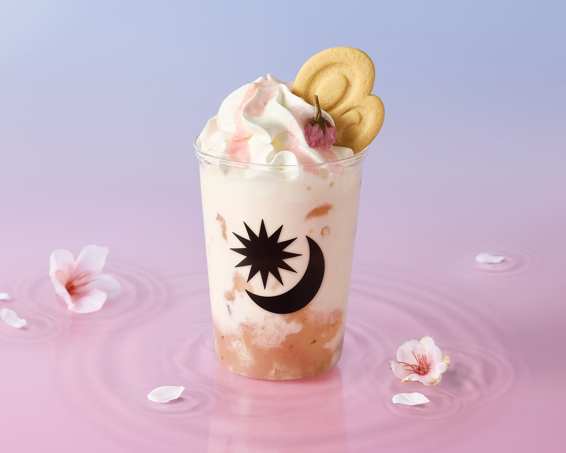 Pラテ「アイス桜わらび餅ラテ」（R 748円・L 891円）
