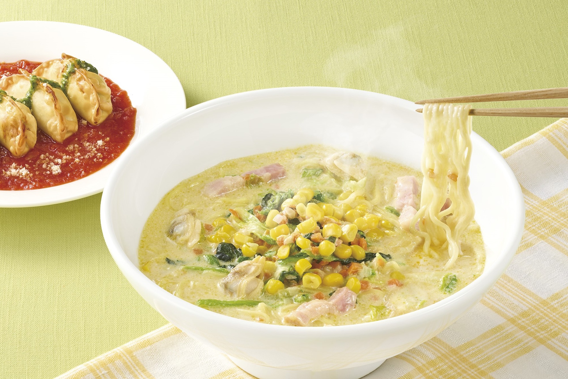 あさりとたっぷり野菜の鶏白湯チャウダーラーメン＋揚げ餃子のトリコロール