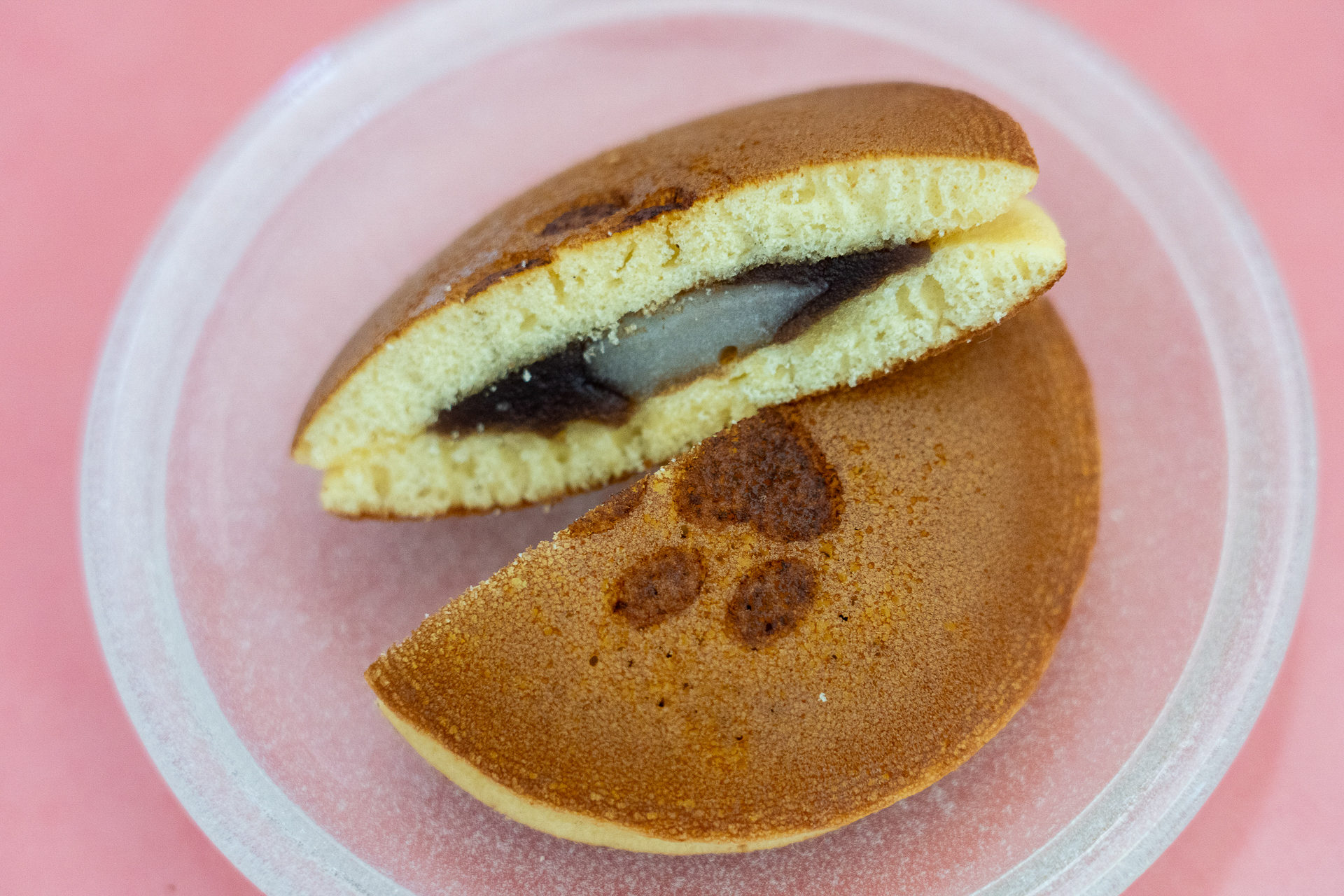 北海道産小豆を使ったこしあんと求肥は和菓子好きにはうれしい組み合わせ